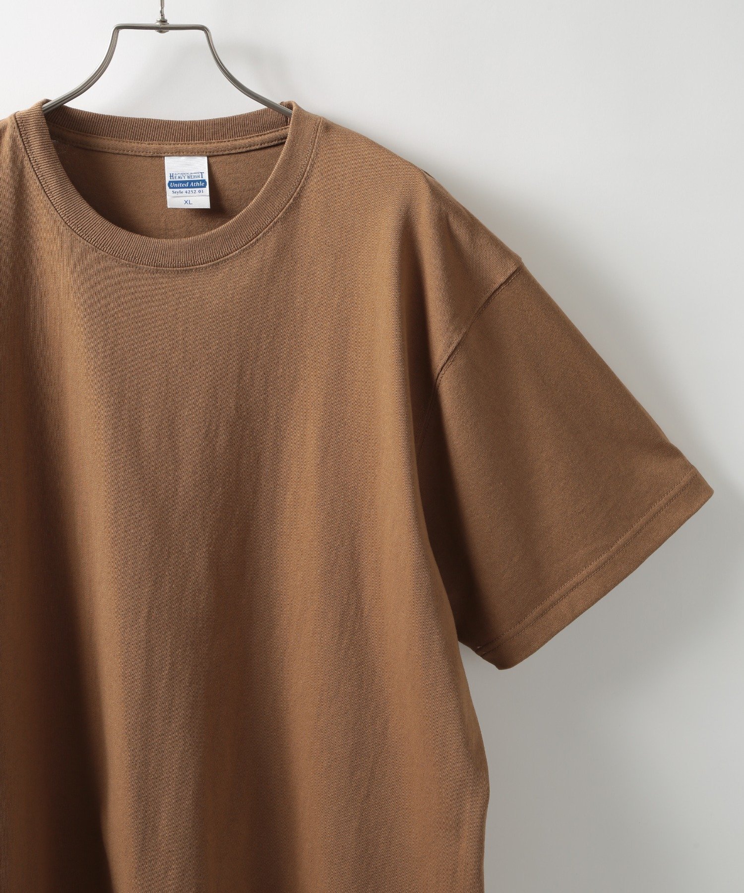 【その他のブランド/Other】のUnited Athle/7.1オンススーパーヘビーウェイトTシャツ 半袖無地T 厚手 4252 インテリア・キッズ・メンズ・レディースファッション・服の通販 founy(ファニー) 　ファッション　Fashion　レディースファッション　WOMEN　トップス・カットソー　Tops/Tshirt　シャツ/ブラウス　Shirts/Blouses　ロング / Tシャツ　T-Shirts　アンダー　Under　カットソー　Cut And Sew　シンプル　Simple　ジャケット　Jacket　スウェット　Sweat　スポーツ　Sports　セットアップ　Set Up　ダブル　Double　プリント　Print　ベーシック　Basic　ポロシャツ　Polo Shirt　半袖　Short Sleeve　無地　Plain Color　ラグジュアリー　Luxury　ワーク　Work　再入荷　Restock/Back In Stock/Re Arrival　送料無料　Free Shipping　CML|ID: prp329100004523361 ipo3291000000031997085