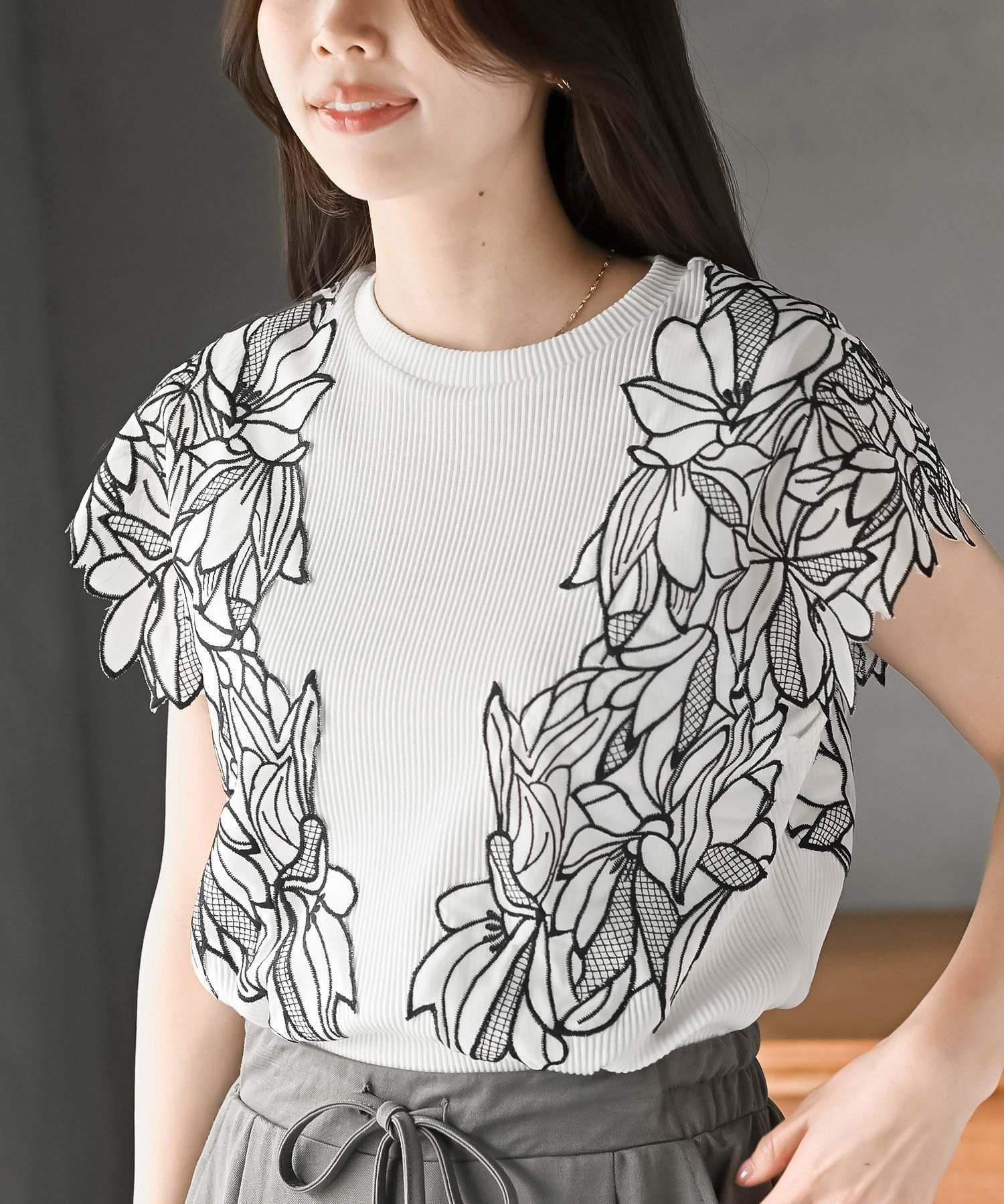 【アールピーエス/rps】のフラワーレース袖リブTシャツ 人気、トレンドファッション・服の通販 founy(ファニー) 　ファッション　Fashion　レディースファッション　Fashion for Women　トップス・カットソー　Cut & Sew Tops　シャツ・ブラウス・オフィスカジュアル　Elegant Blouses & Button-Ups　ロングTシャツ・Tシャツ　Longline T-Shirts & Tees　カットソー　Cut and Sewn Top　シアー　Sheer, See-Through　ストレッチ　Stretch, Stretchy Fabric　フェミニン　Feminine, Girly　フラワー　Flower, Floral　レース　Lace, Lace Fabric　エレガント 上品　Elegant　再入荷　Restock / Back in Stock　 other-1|ID: prp329100004523405 ipo3291000000033492995