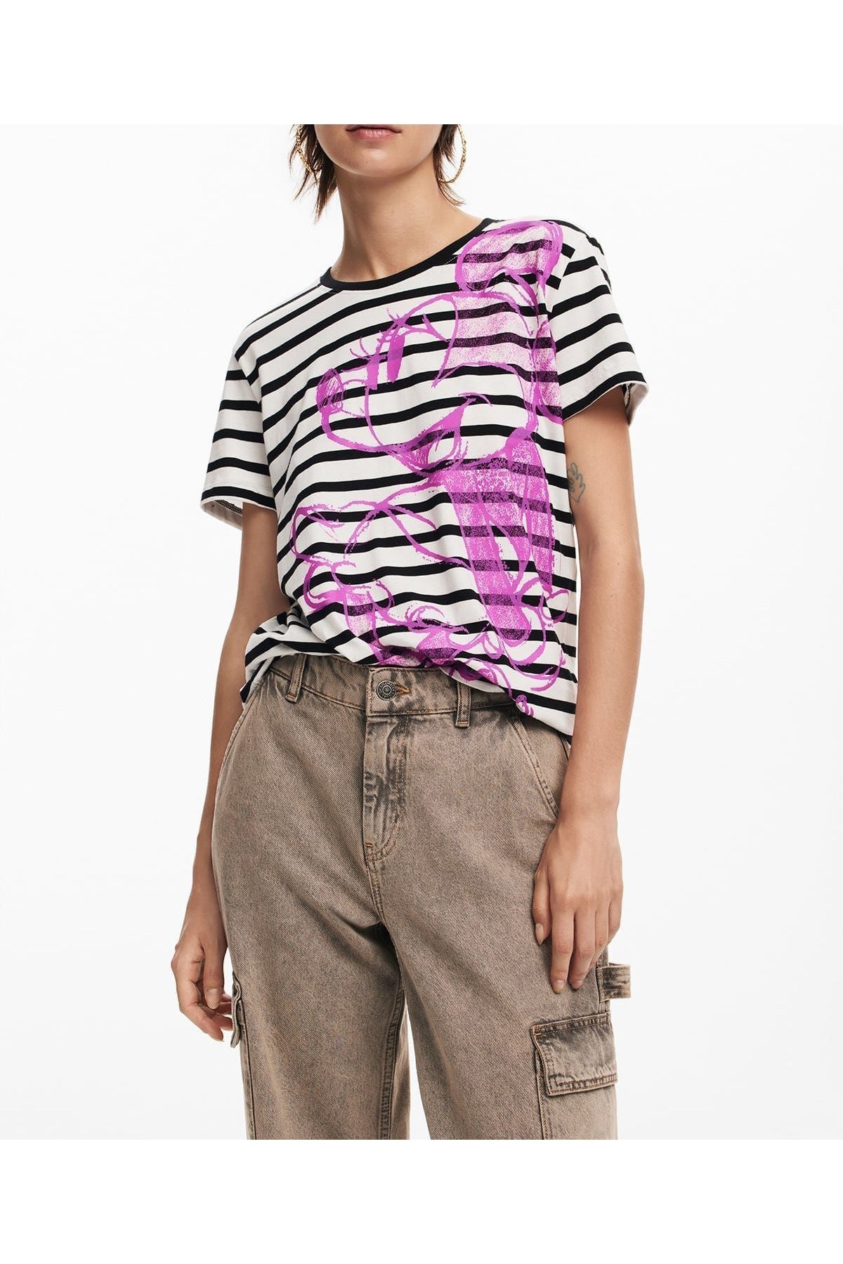 【デシグアル/Desigual】のMICKEYDRAWING Tシャツショートスリーブ インテリア・キッズ・メンズ・レディースファッション・服の通販 founy(ファニー) 　ファッション　Fashion　レディースファッション　Fashion for Women　トップス・カットソー　Cut & Sew Tops　シャツ・ブラウス・オフィスカジュアル　Elegant Blouses & Button-Ups　ロングTシャツ・Tシャツ　Longline T-Shirts & Tees　おすすめ　Recommended / Our Picks　ショート　Short, Short Length　シンプル　Simple, Minimal　スリーブ　Sleeve, Long Sleeve / Short Sleeve　プリント　Print, Printed Pattern　人気　Popular, Best Seller　半袖　Short Sleeve, Half Sleeve　ホワイト/1000|ID: prp329100004523468 ipo3291000000033517710