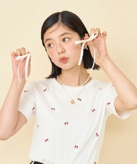 【フリークスストア/FREAK'S STORE】のミニリボン刺繍Tシャツ 25SS 人気、トレンドファッション・服の通販 founy(ファニー) ファッション Fashion レディースファッション Fashion for Women トップス・カットソー Cut & Sew Tops シャツ・ブラウス・オフィスカジュアル Elegant Blouses & Button-Ups ロングTシャツ・Tシャツ Longline T-Shirts & Tees 2025年 2025 2025春夏・S/S Spring/Summer 2025 SS25 インナー Innerwear コンパクト Compact, Small Size フィット Fit, Slim Fit プリント Print, Printed Pattern リボン Ribbon, Bow 夏 Summer S/S・春夏 SS, Spring/Summer, Warm Season |ID:prp329100004523475