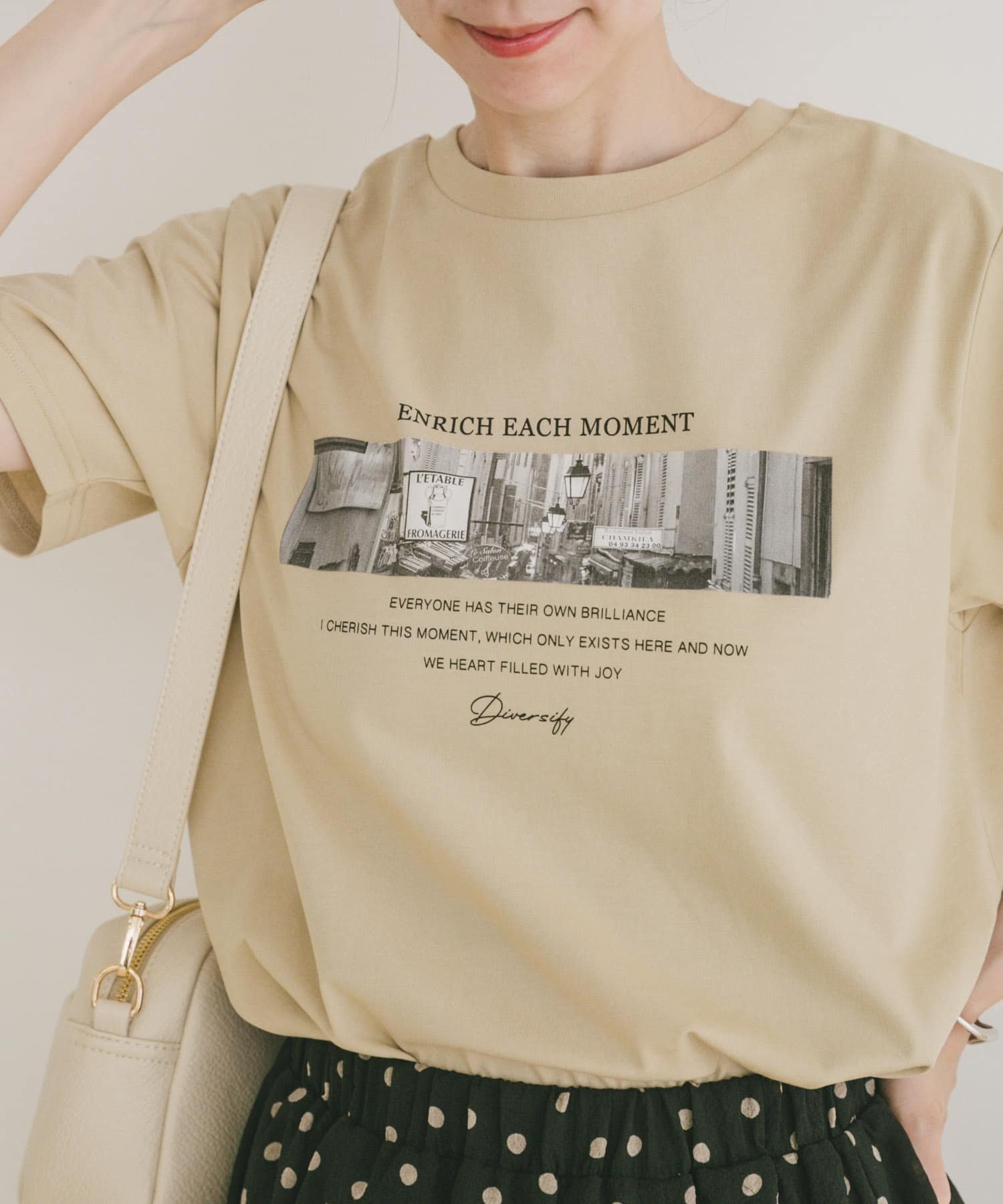 【アイテムズアーバンリサーチ/ITEMS URBAN RESEARCH】のフォトプリントTシャツ インテリア・キッズ・メンズ・レディースファッション・服の通販 founy(ファニー) 　ファッション　Fashion　レディースファッション　Fashion for Women　トップス・カットソー　Cut & Sew Tops　シャツ・ブラウス・オフィスカジュアル　Elegant Blouses & Button-Ups　ロングTシャツ・Tシャツ　Longline T-Shirts & Tees　2025年　2025　2025春夏・S/S　Spring/Summer 2025 SS25　インナー　Innerwear　キャミワンピース　Cami Dress, Slip Dress　ジャケット　Jacket, Outerwear　プリント　Print, Printed Pattern　モノトーン　Monotone, Black and White　夏　Summer　S/S・春夏　SS, Spring/Summer, Warm Season　BEG|ID: prp329100004523485 ipo3291000000033793145