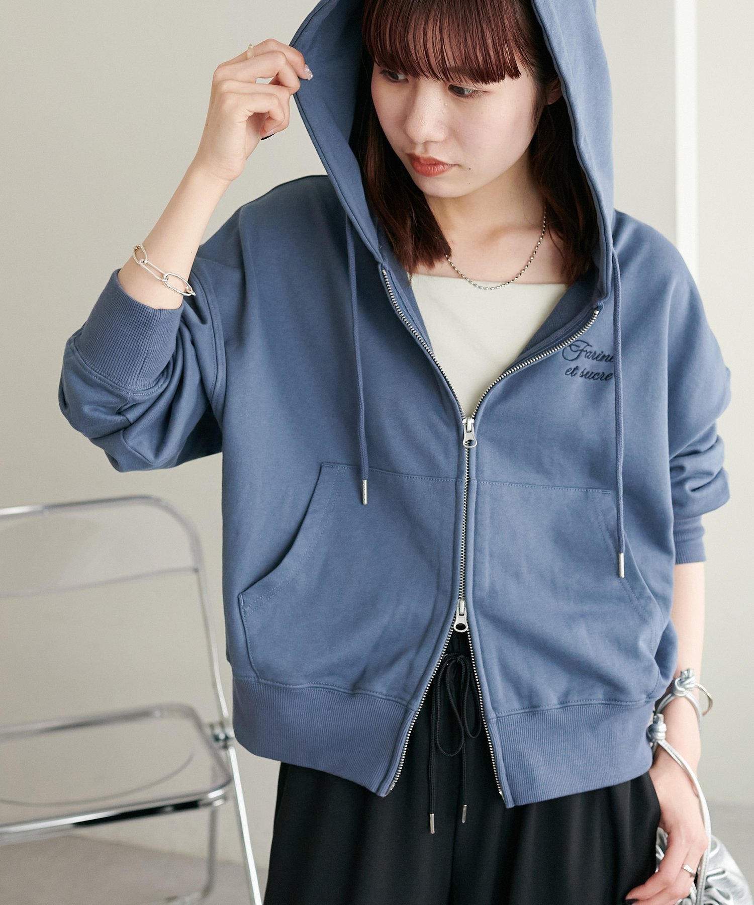 【ディスコート/Discoat】の刺繍ロゴショート丈ジップパーカー インテリア・キッズ・メンズ・レディースファッション・服の通販 founy(ファニー) 　ファッション　Fashion　レディースファッション　WOMEN　トップス・カットソー　Tops/Tshirt　パーカ　Sweats　おすすめ　Recommend　ショート　Short　ジップ　Zip　トレンド　Trend　バランス　Balance　パーカー　Hoodie　春　Spring　羽織　Haori　ネイビー|ID: prp329100004523511 ipo3291000000031998348