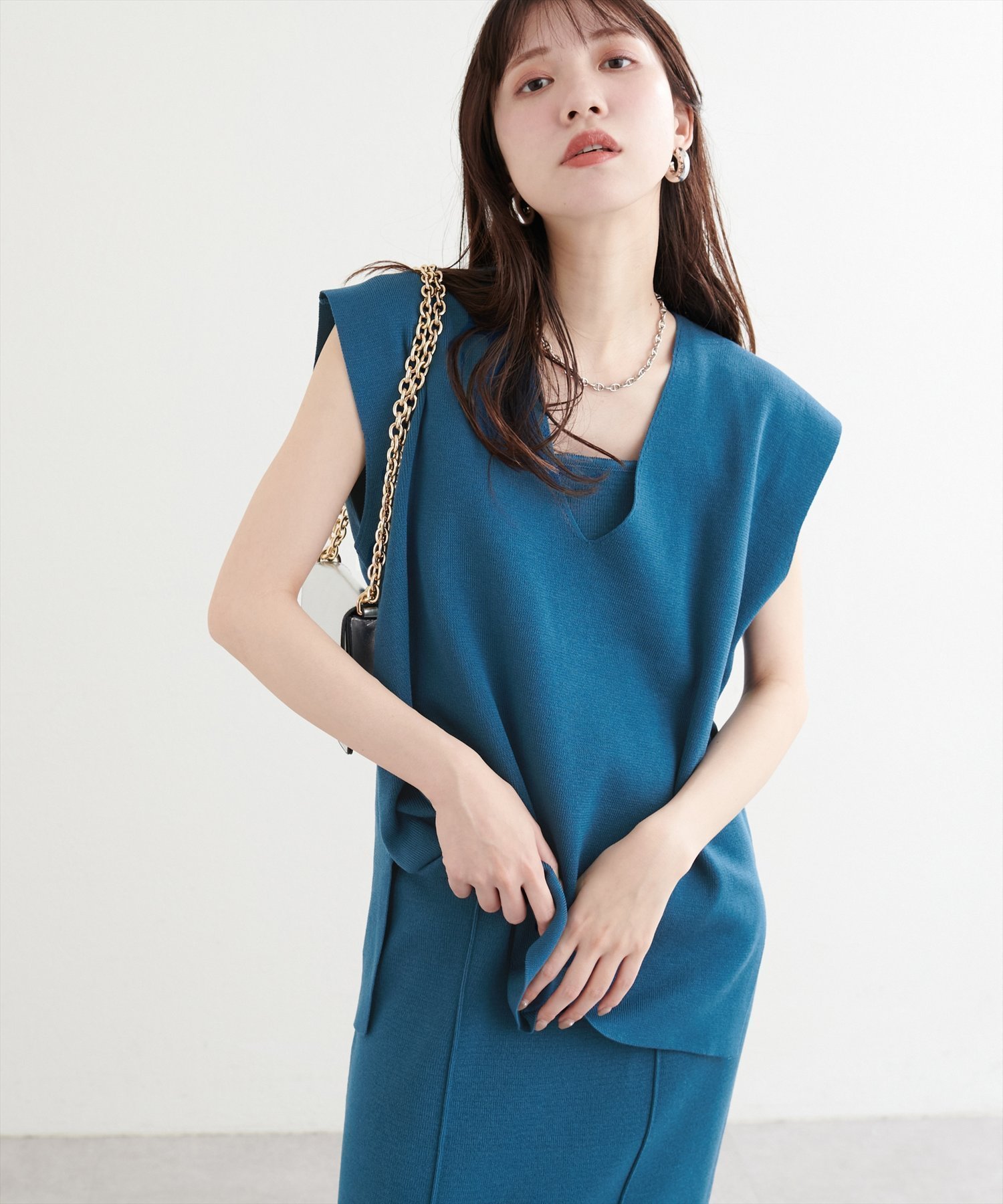 【ナチュラルクチュール/natural couture】の【WEB限定】総針Vネックベスト+キャミSET インテリア・キッズ・メンズ・レディースファッション・服の通販 founy(ファニー) 　ファッション　Fashion　レディースファッション　WOMEN　アウター　Coat Outerwear　トップス・カットソー　Tops/Tshirt　キャミソール / ノースリーブ　No Sleeves　ベスト/ジレ　Gilets/Vests　Vネック　V-Neck　ウォッシャブル　Washable　キャミ　Cami　シンプル　Simple　定番　Standard　ベスト　Vest　ボトム　Bottom　夏　Summer　2025年　2025　2025春夏・S/S　Ss,Spring/Summer,2025　ブルー|ID: prp329100004524254 ipo3291000000032002483