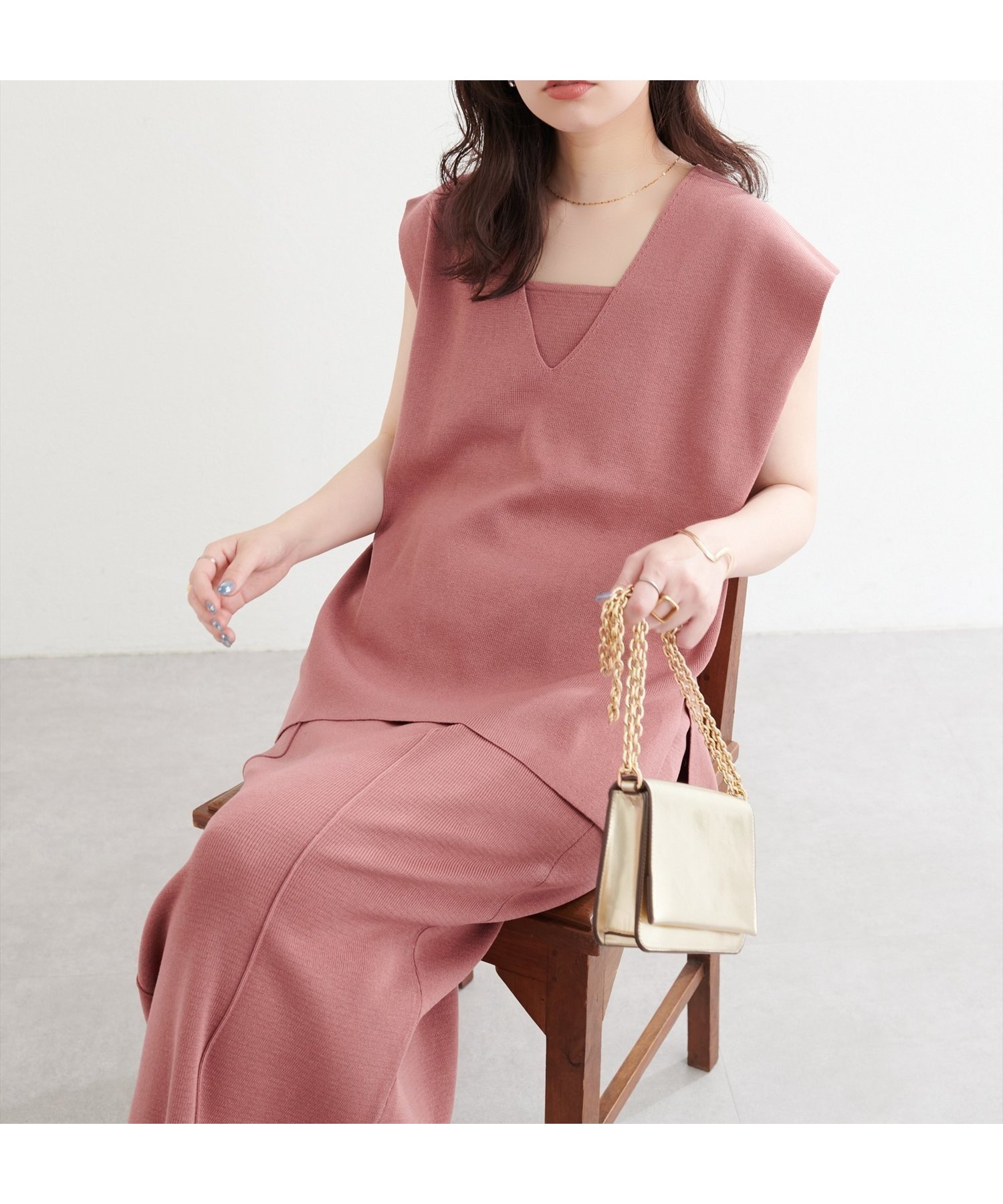 【ナチュラルクチュール/natural couture】の【WEB限定】総針Vネックベスト+キャミSET インテリア・キッズ・メンズ・レディースファッション・服の通販 founy(ファニー) 　ファッション　Fashion　レディースファッション　WOMEN　アウター　Coat Outerwear　トップス・カットソー　Tops/Tshirt　キャミソール / ノースリーブ　No Sleeves　ベスト/ジレ　Gilets/Vests　Vネック　V-Neck　ウォッシャブル　Washable　キャミ　Cami　シンプル　Simple　定番　Standard　ベスト　Vest　ボトム　Bottom　夏　Summer　2025年　2025　2025春夏・S/S　Ss,Spring/Summer,2025　レッド系その他|ID: prp329100004524254 ipo3291000000032002485