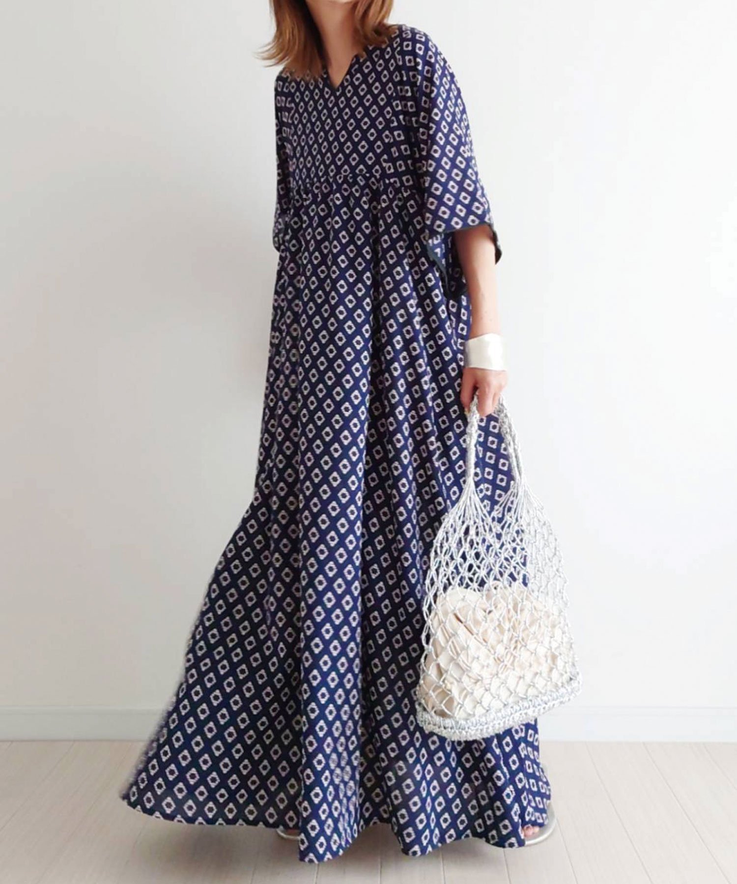 【コーナーズ/CORNERS】のCORNERS by yui コモン柄カフタンワンピース インテリア・キッズ・メンズ・レディースファッション・服の通販 founy(ファニー) 　ファッション　Fashion　レディースファッション　WOMEN　ワンピース　Dress　ネイビー|ID: prp329100004524266 ipo3291000000032002529