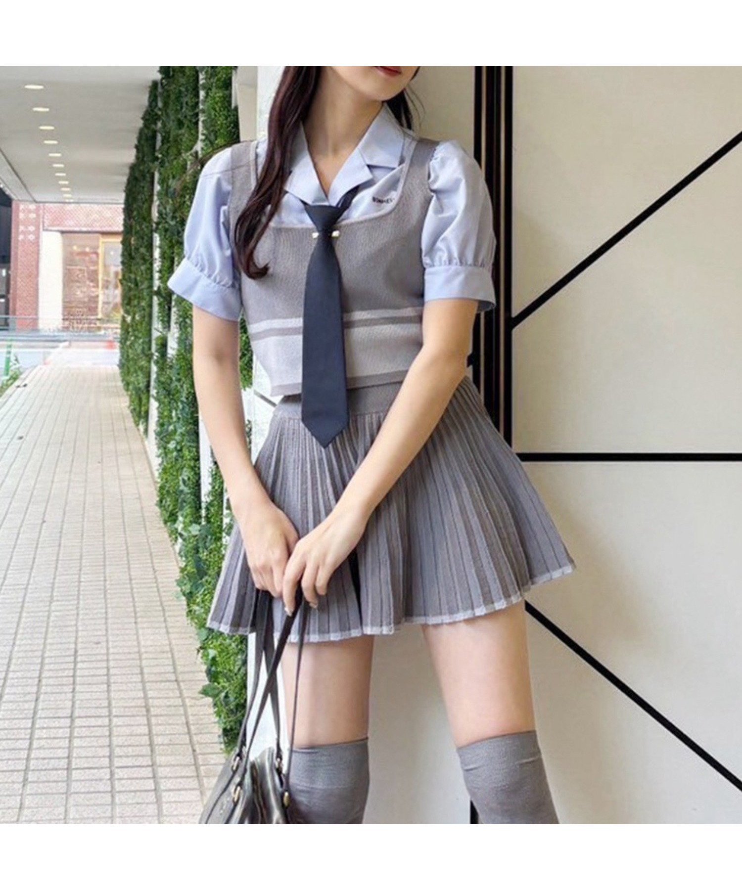 【ナイスクラップ/NICE CLAUP】のニットミニセットアップ インテリア・キッズ・メンズ・レディースファッション・服の通販 founy(ファニー) 　ファッション　Fashion　レディースファッション　Ladies' Fashion Online　トップス・カットソー　Tops/Tshirt　ニット　Knit Tops　2025年　2025　2025春夏・S/S　Ss,Spring/Summer,2025　おすすめ　Recommend　ガーリー　Girly　シンプル　Simple　ダウン　Down　デニム　Denim　トレンド　Trend　バランス　Balance　パーカー　Hoodie　プリーツ　Pleats　ベスト　Vest　ミニスカート　Mini Skirt　夏　Summer　グレー|ID: prp329100004524272 ipo3291000000032665018