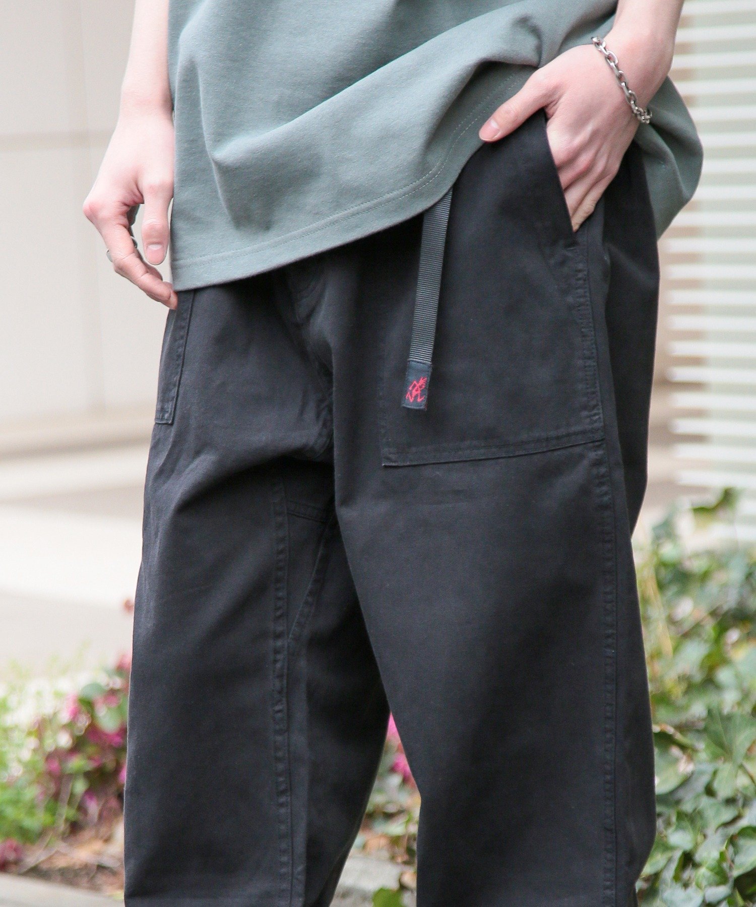 【その他のブランド/Other】のGRAMICCI/LOOSE TAPERED PANT テーパードパンツ インテリア・キッズ・メンズ・レディースファッション・服の通販 founy(ファニー) 　ファッション　Fashion　レディースファッション　WOMEN　パンツ　Pants　アウトドア　Outdoor　厚底　Platforms　キャップ　Cap　キャラクター　Character　クロップド　Cropped　シンプル　Simple　スウェット　Sweat　スポーツ　Sports　定番　Standard　パーカー　Hoodie　ポケット　Pocket　メッシュ　Mesh　ランニング　Running　ルーズ　Loose　ロング　Long　再入荷　Restock/Back In Stock/Re Arrival　おすすめ　Recommend　エレガント 上品　Elegant　スマホショルダーバッグ　Smartphone Shoulder Bag　BLK|ID: prp329100004524276 ipo3291000000032002562