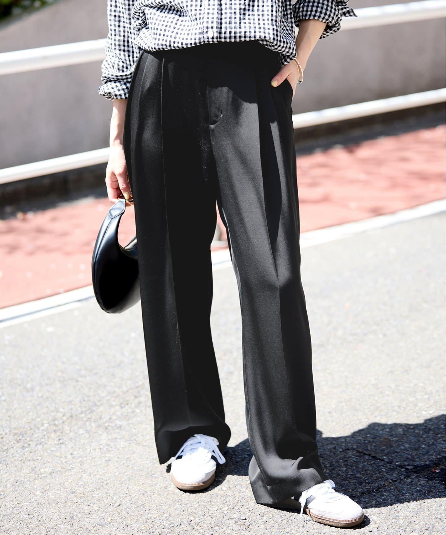 【スローブ イエナ/SLOBE IENA】のサテンタックパンツ インテリア・キッズ・メンズ・レディースファッション・服の通販 founy(ファニー) 　ファッション　Fashion　レディースファッション　WOMEN　パンツ　Pants　2025年　2025　2025春夏・S/S　Ss,Spring/Summer,2025　なめらか　Smooth　カットソー　Cut And Sew　サテン　Satin　フェミニン　Feminine　ベスト　Vest　ループ　Loop　ワイド　Wide　ブラック|ID: prp329100004524303 ipo3291000000032081714
