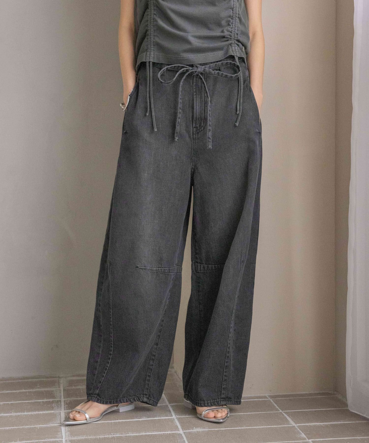 【ローリーズファーム/LOWRYS FARM】のイージーバレルデニムパンツ インテリア・キッズ・メンズ・レディースファッション・服の通販 founy(ファニー) 　ファッション　Fashion　レディースファッション　WOMEN　パンツ　Pants　デニムパンツ　Denim Pants　おすすめ　Recommend　カットソー　Cut And Sew　シューズ　Shoes　ショート　Short　デニム　Denim　トレンド　Trend　バランス　Balance　ブラック|ID: prp329100004524338 ipo3291000000032002801