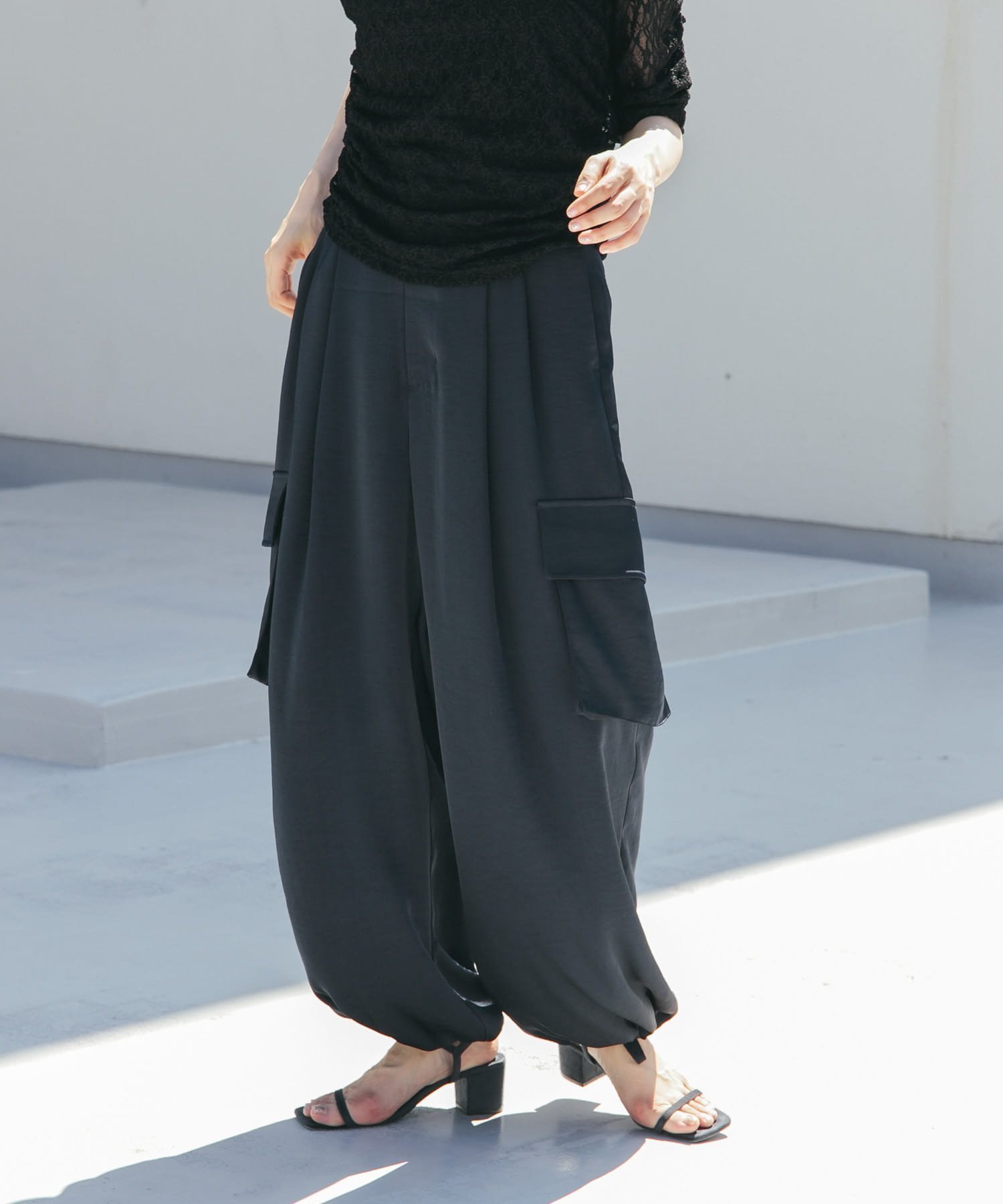 【ケービーエフ/KBF / URBAN RESEARCH】のサテンカーゴパンツ インテリア・キッズ・メンズ・レディースファッション・服の通販 founy(ファニー) 　ファッション　Fashion　レディースファッション　Fashion for Women　パンツ　Pants & Trousers　2025年　2025　2025春夏・S/S　Spring/Summer 2025 SS25　おすすめ　Recommended / Our Picks　サテン　Satin, Glossy Fabric　エレガント 上品　Elegant　夏　Summer　S/S・春夏　SS, Spring/Summer, Warm Season　NAVY|ID: prp329100004524348 ipo3291000000032721379