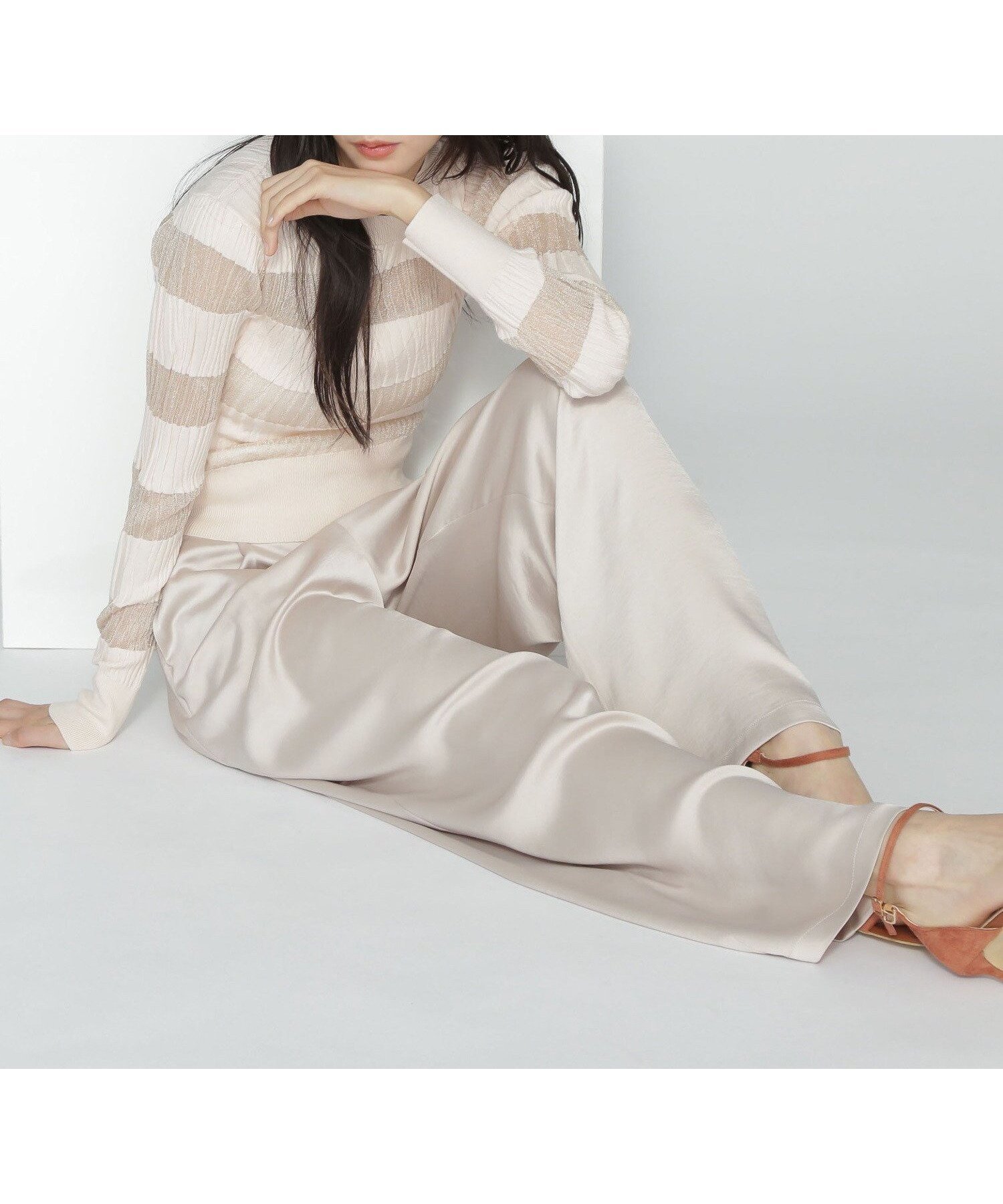 【ナチュラル ビューティー ベーシック/NATURAL BEAUTY BASIC】のタックサテンパンツ インテリア・キッズ・メンズ・レディースファッション・服の通販 founy(ファニー) 　ファッション　Fashion　レディースファッション　WOMEN　パンツ　Pants　サテン　Satin　ストレート　Straight　ワイド　Wide　エレガント 上品　Elegant　オフベージュ|ID: prp329100004524406 ipo3291000000032003094