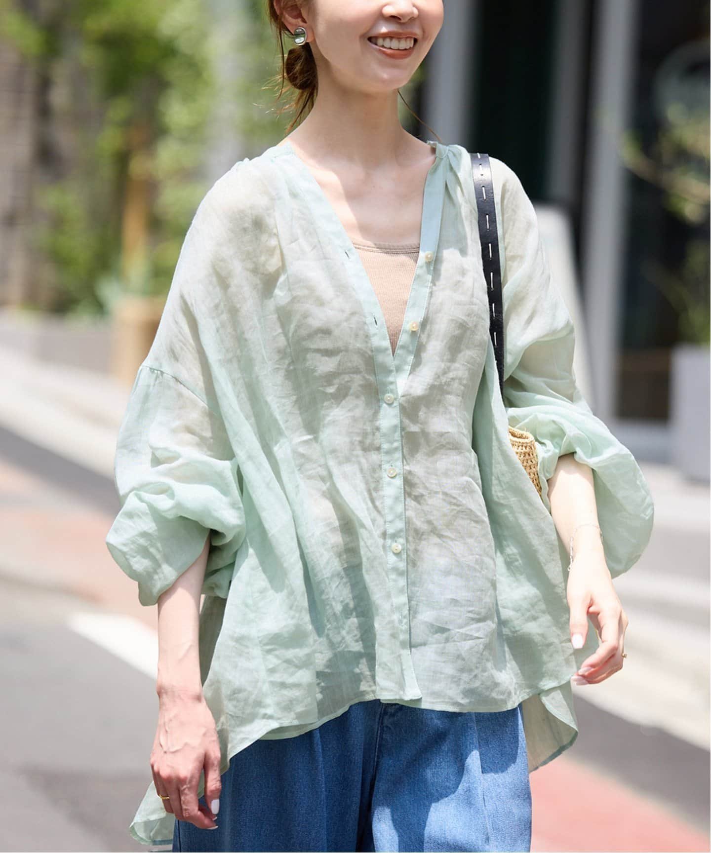 【スローブ イエナ/SLOBE IENA】のラミースキッパーシャツ インテリア・キッズ・メンズ・レディースファッション・服の通販 founy(ファニー) 　ファッション　Fashion　レディースファッション　Ladies' Fashion Online　トップス・カットソー　Tops/Tshirt　シャツ/ブラウス　Shirts/Blouses　2025年　2025　2025春夏・S/S　Ss,Spring/Summer,2025　ギャザー　Gather　シアー　Sheer　スキッパー　Skipper　リネン　Linen　夏　Summer　グリーン|ID: prp329100004524496 ipo3291000000032627789