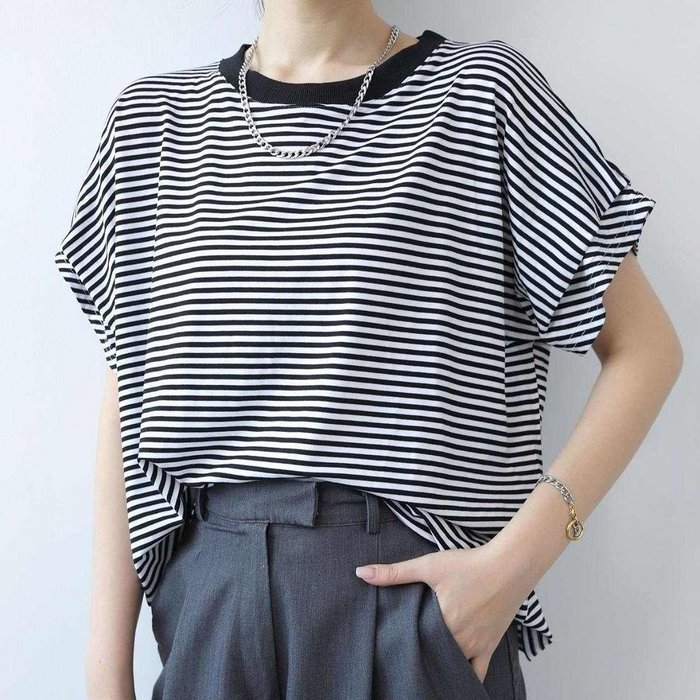 【メゾンドラティール/maison de LATIR】のタックスリーブ半袖カットソー インテリア・キッズ・メンズ・レディースファッション・服の通販 founy(ファニー) https://founy.com/ ファッション Fashion レディースファッション Fashion for Women トップス・カットソー Cut & Sew Tops カットソー・ベーシックTシャツ Cut-and-Sewn Tops / Stretch Tees & Basics カットソー Cut and Sewn Top シンプル Simple, Minimal スリーブ Sleeve, Long Sleeve / Short Sleeve ボーダー Border, Stripe 半袖 Short Sleeve, Half Sleeve 無地 Plain, Solid Color ビジネス 仕事 通勤 Business / Work / Commuting |ID: prp329100004524562 ipo3291000000033544158
