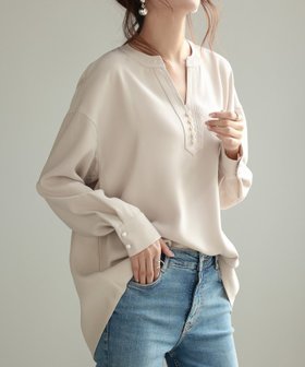 【セゾンドパピヨン/SAISON DE PAPILLON】のパール付きキーネックブラウス 人気、トレンドファッション・服の通販 founy(ファニー) ファッション Fashion レディースファッション WOMEN トップス・カットソー Tops/Tshirt シャツ/ブラウス Shirts/Blouses カフス Cuffs パール Pearl ルーズ Loose 楽ちん Easy エレガント 上品 Elegant |ID:prp329100004524578