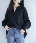 【セゾンドパピヨン/SAISON DE PAPILLON】のパール付きキーネックブラウス 人気、トレンドファッション・服の通販 founy(ファニー) ファッション Fashion レディースファッション WOMEN トップス・カットソー Tops/Tshirt シャツ/ブラウス Shirts/Blouses カフス Cuffs パール Pearl ルーズ Loose 楽ちん Easy エレガント 上品 Elegant thumbnail ブラック|ID: prp329100004524578 ipo3291000000032003772
