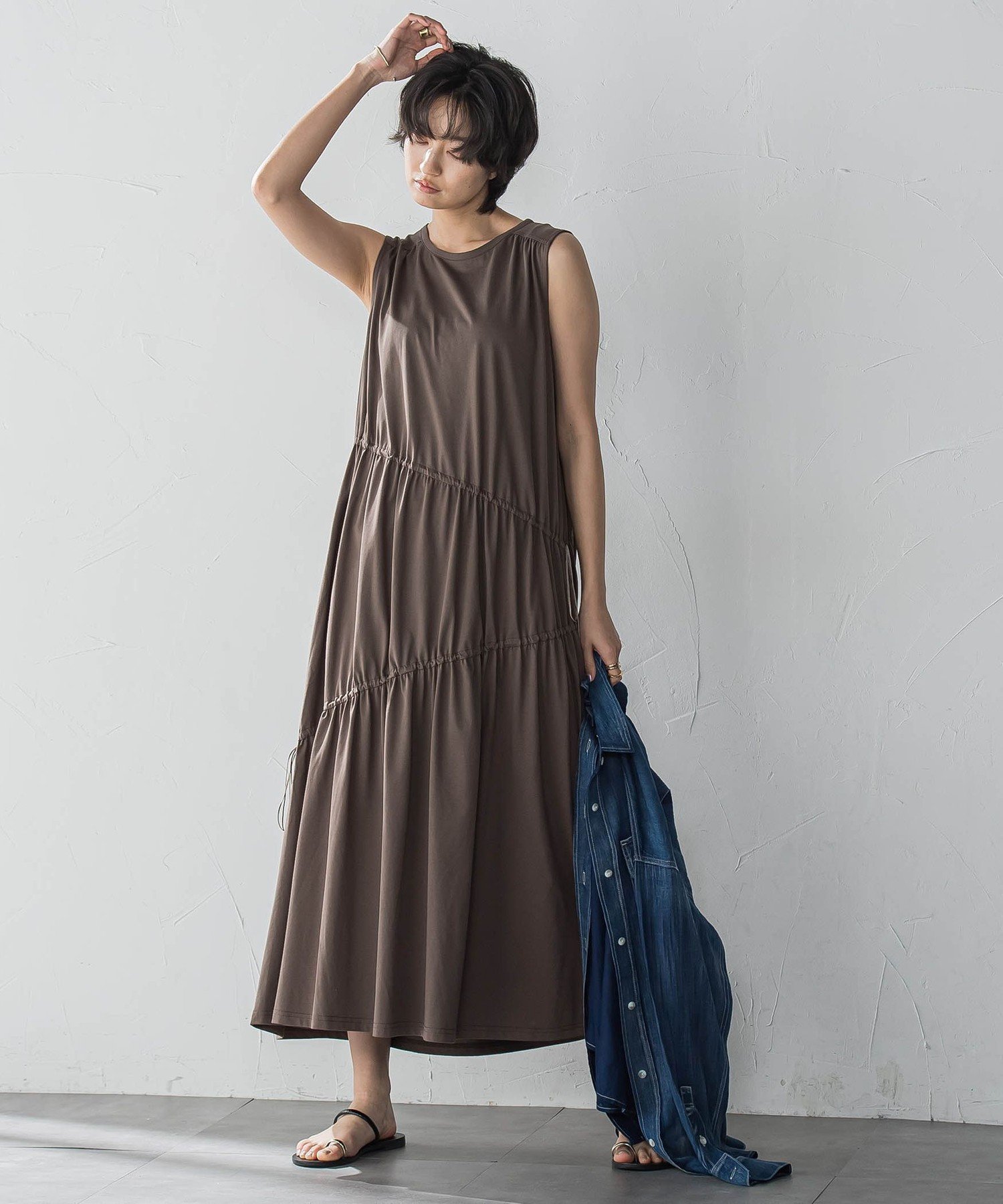 【メイソングレイ/MAYSON GREY】のドロストノースリーブカットワンピース≪手洗い可能≫ インテリア・キッズ・メンズ・レディースファッション・服の通販 founy(ファニー) 　ファッション　Fashion　レディースファッション　WOMEN　ワンピース　Dress　アシンメトリー　Asymmetry　カーディガン　Cardigan　ギャザー　Gather　ショート　Short　ジャージー　Jersey　バイアス　Bias　パターン　Pattern　フレア　Flare　ブルゾン　Blouson　ブラウン|ID: prp329100004524596 ipo3291000000032003840