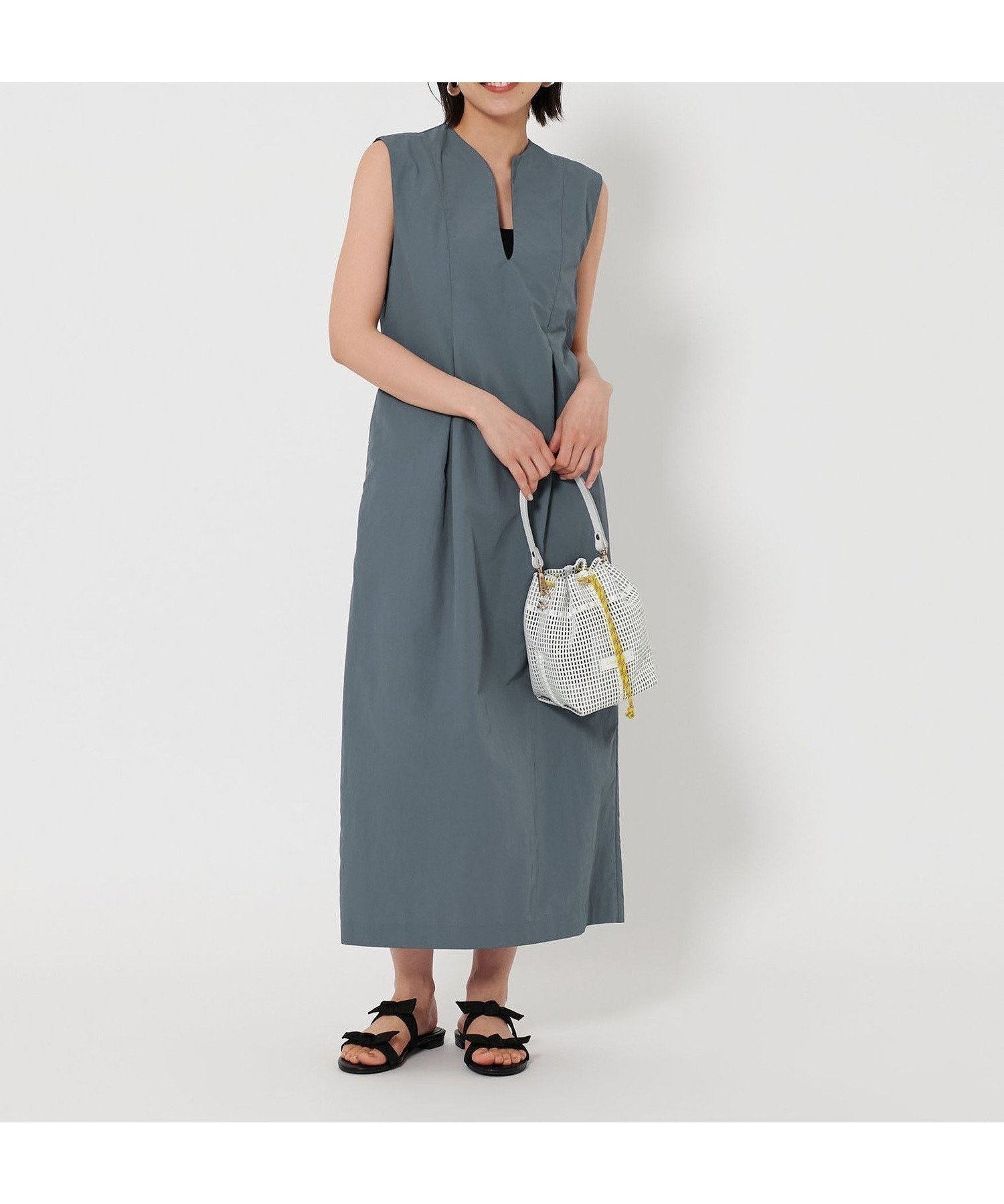 【ビューティ&ユース ユナイテッドアローズ/BEAUTY&YOUTH / UNITED ARROWS】の【WEB限定】ナイロン キーネックワンピース -ウォッシャブル- インテリア・キッズ・メンズ・レディースファッション・服の通販 founy(ファニー) 　ファッション　Fashion　レディースファッション　Fashion for Women　ワンピース　Dresses　ウォッシャブル　Machine Washable　スリット　Slit, Slit Detail　フロント　Front, Front Design　おすすめ　Recommended / Our Picks　旅行　Travel　COBALT|ID: prp329100004524607 ipo3291000000033305235