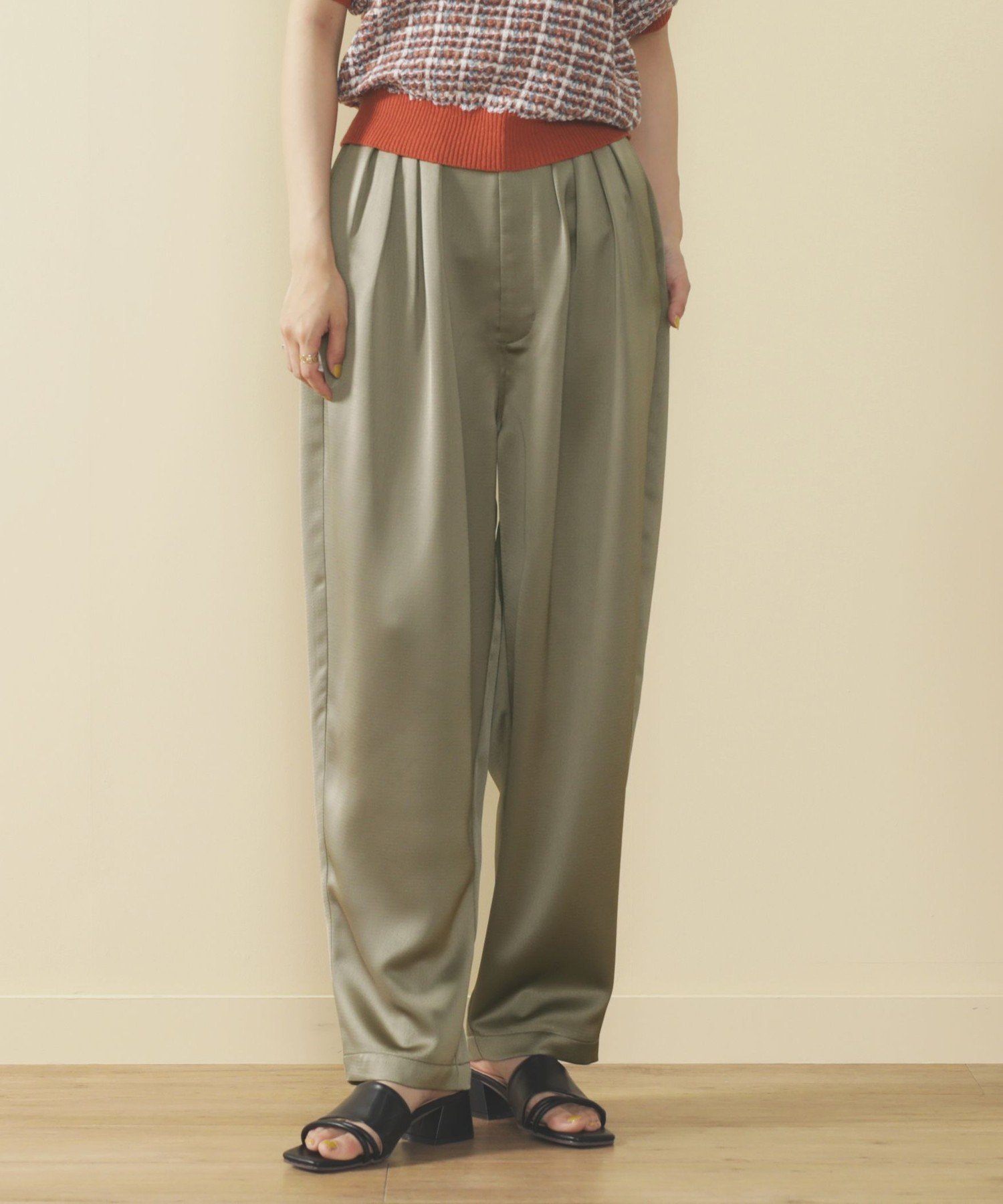 【その他のブランド/Other】のBEAMS HEART / サッカー サテン タックパンツ インテリア・キッズ・メンズ・レディースファッション・服の通販 founy(ファニー) 　ファッション　Fashion　レディースファッション　WOMEN　パンツ　Pants　サッカー　Soccer　サテン　Satin　フィット　Fit　フラット　Flat　リラックス　Relax　エレガント 上品　Elegant　OLIVE|ID: prp329100004524660 ipo3291000000032004088