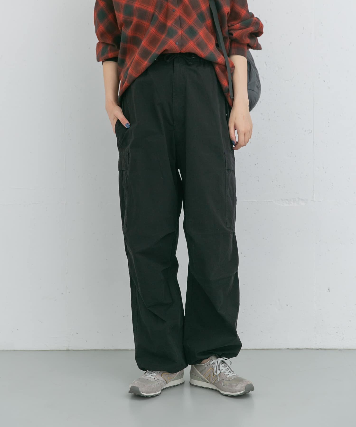 【アーバンリサーチ ドアーズ/URBAN RESEARCH DOORS】のパラシュートイージーパンツ インテリア・キッズ・メンズ・レディースファッション・服の通販 founy(ファニー) 　ファッション　Fashion　レディースファッション　WOMEN　パンツ　Pants　2024年　2024　2024-2025秋冬・A/W　Aw/Autumn/Winter/Fw/Fall/2024-2025　冬　Winter　おすすめ　Recommend　コンパクト　Compact　フェミニン　Feminine　ルーズ　Loose　A/W・秋冬　Aw・Autumn/Winter・Fw・Fall-Winter　ブラック|ID: prp329100004524680 ipo3291000000032004182