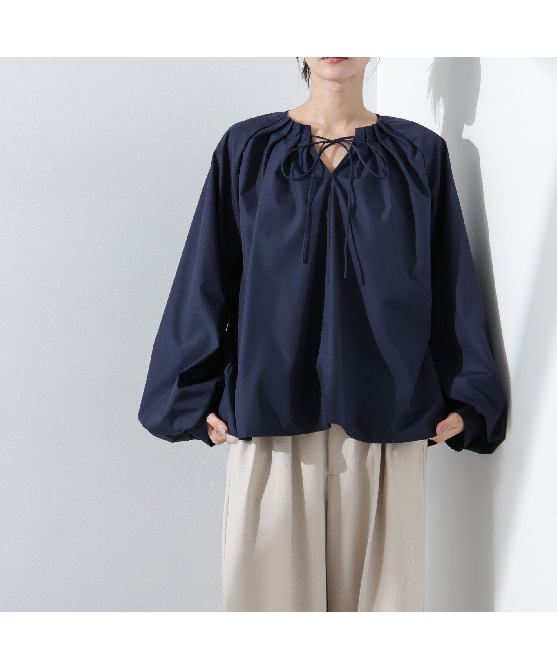 【ナノ ユニバース/nano universe】のボリュームスリーブタックブラウス インテリア・キッズ・メンズ・レディースファッション・服の通販 founy(ファニー) 　ファッション　Fashion　レディースファッション　WOMEN　トップス・カットソー　Tops/Tshirt　シャツ/ブラウス　Shirts/Blouses　ボリュームスリーブ / フリル袖　Volume Sleeve　サンダル　Sandals　シンプル　Simple　デニム　Denim　ベーシック　Basic　リボン　Ribbon　ビジネス 仕事 通勤　Business　2025年　2025　2025春夏・S/S　Ss,Spring/Summer,2025　D.ネイビー1|ID: prp329100004524712 ipo3291000000032004311