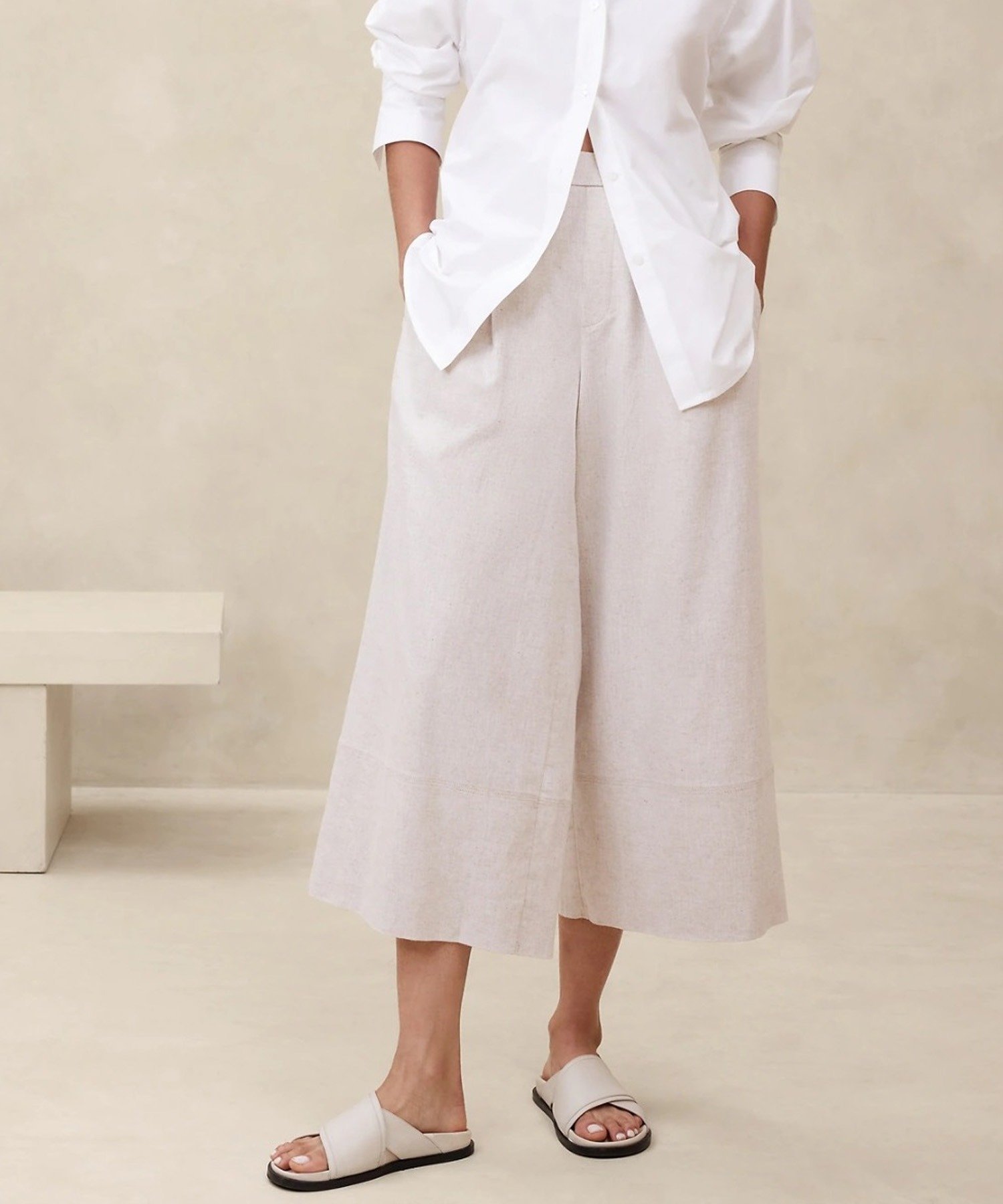 【バナナリパブリック ファクトリーストア/BANANA REPUBLIC FACTORY STORE】のBANANA REPUBLIC FACTORY STORE リネンブレンドワイドレッグクロップドパンツ インテリア・キッズ・メンズ・レディースファッション・服の通販 founy(ファニー) 　ファッション　Fashion　レディースファッション　WOMEN　パンツ　Pants　コンパクト　Compact　リネン　Linen　ワイド　Wide　吸水　Water Absorption　FLAX_F99|ID: prp329100004524715 ipo3291000000032004324