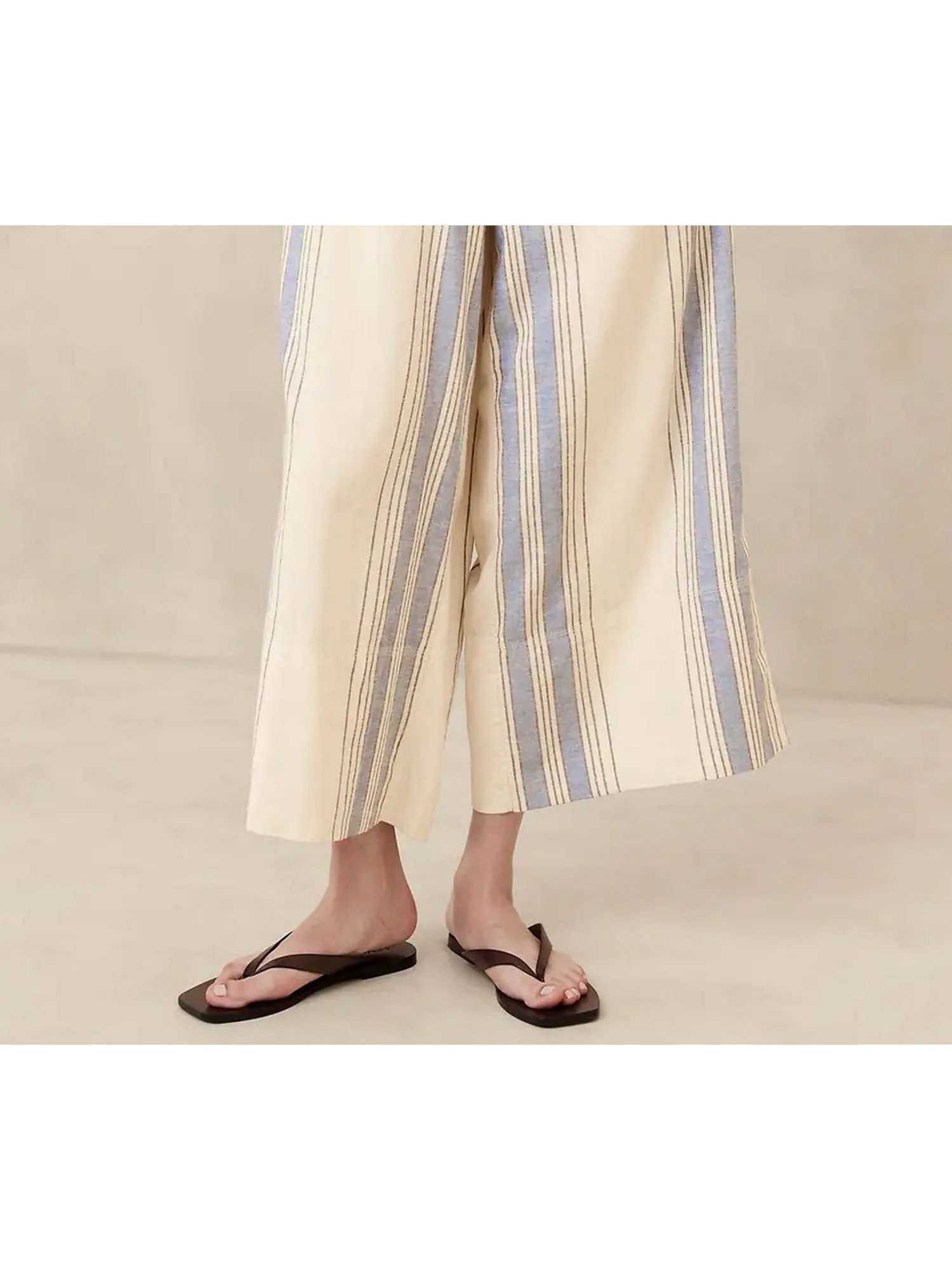 【バナナリパブリック ファクトリーストア/BANANA REPUBLIC FACTORY STORE】のBANANA REPUBLIC FACTORY STORE リネンブレンドワイドレッグクロップドパンツ インテリア・キッズ・メンズ・レディースファッション・服の通販 founy(ファニー) 　ファッション　Fashion　レディースファッション　WOMEN　パンツ　Pants　コンパクト　Compact　リネン　Linen　ワイド　Wide　吸水　Water Absorption　LIGHT_BLUE_STRIPE|ID: prp329100004524715 ipo3291000000032004329