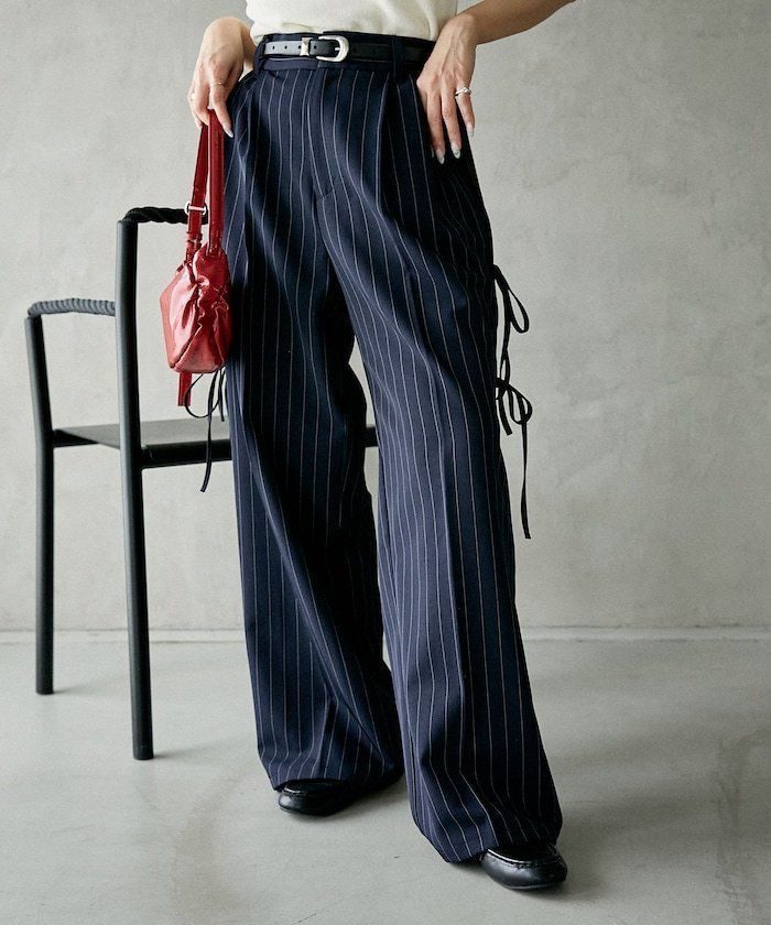 【フリークスストア/FREAK'S STORE】のサイドリボン付き スラックス イージーパンツ 限定展開 24AW 25SS インテリア・キッズ・メンズ・レディースファッション・服の通販 founy(ファニー) 　ファッション　Fashion　レディースファッション　WOMEN　パンツ　Pants　2024年　2024　2024-2025秋冬・A/W　Aw/Autumn/Winter/Fw/Fall/2024-2025　2025年　2025　2025春夏・S/S　Ss,Spring/Summer,2025　冬　Winter　ストレート　Straight　スラックス　Slacks　トレンド　Trend　ポケット　Pocket　リボン　Ribbon　ワイド　Wide　A/W・秋冬　Aw・Autumn/Winter・Fw・Fall-Winter　ネイビー|ID: prp329100004524721 ipo3291000000032004343