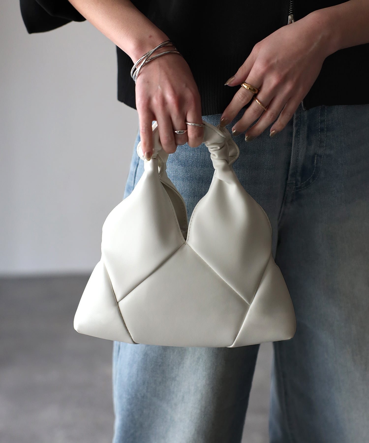 【リベリー/Riberry】のトライアングルミニバッグ/ミニショルダーバッグ インテリア・キッズ・メンズ・レディースファッション・服の通販 founy(ファニー) ファッション Fashion レディースファッション Fashion for Women バッグ Bags オケージョン Occasion Wear コンパクト Compact, Small Size 軽量 Lightweight, Ultra Light ショルダー Shoulder, Shoulder Strap シンプル Simple, Minimal トライアングル Triangle, Triangular Shape トレンド Trend, Trending Now ポケット Pocket, Pocket Detail エレガント 上品 Elegant セレモニー Ceremony 入学式 Entrance Ceremony 卒業式 Graduation Ceremony 結婚式 Wedding OFFWHITE|ID: prp329100004524785 ipo3291000000034601458