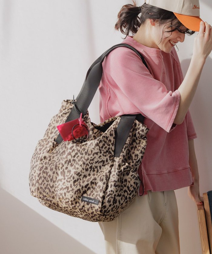 【ニコアンド/niko and】のオリジナルライトドロストトートバッグ インテリア・キッズ・メンズ・レディースファッション・服の通販 founy(ファニー) https://founy.com/ ファッション Fashion レディースファッション WOMEN バッグ Bag アウトドア Outdoor ギャザー Gather チャーム Charm ポケット Pocket 傘 Umbrella 旅行 Travel ビジネス 仕事 通勤 Business |ID: prp329100004524815 ipo3291000000032004706