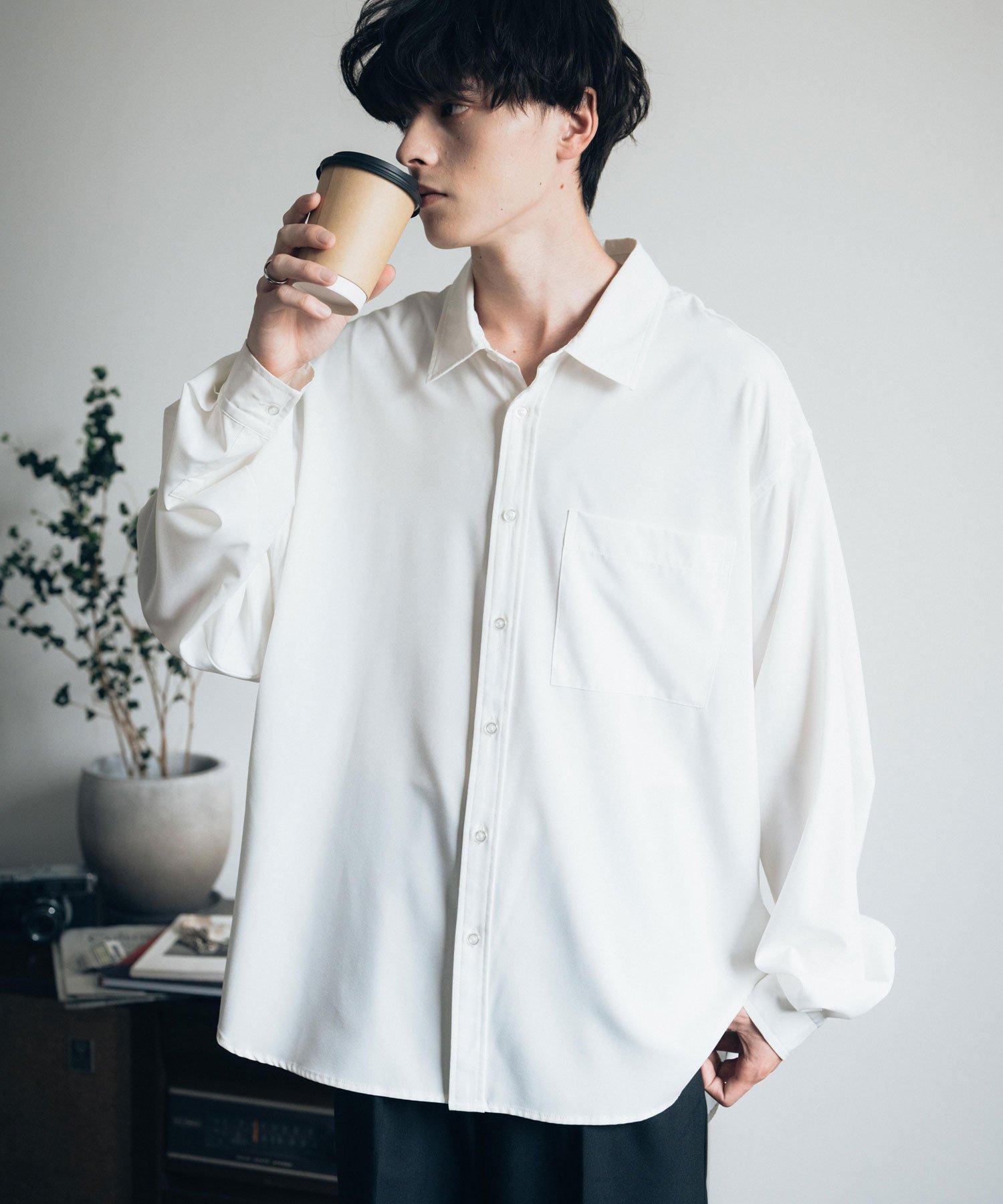 【ロッキーモンロー/Rocky Monroe】のオーバーサイズレギュラーカラーストレッチシャツ インテリア・キッズ・メンズ・レディースファッション・服の通販 founy(ファニー) 　ファッション　Fashion　レディースファッション　WOMEN　トップス・カットソー　Tops/Tshirt　シャツ/ブラウス　Shirts/Blouses　カットソー　Cut And Sew　ショルダー　Shoulder　ジャケット　Jacket　スタンダード　Standard　とろみ　Thickness　トレンド　Trend　ドロップ　Drop　定番　Standard　バランス　Balance　ビッグ　Big　メンズ　Mens　ルーズ　Loose　レギュラー　Regular　ワイド　Wide　ワーク　Work　再入荷　Restock/Back In Stock/Re Arrival　おすすめ　Recommend　ビジネス 仕事 通勤　Business　ホワイト|ID: prp329100004524912 ipo3291000000032284178
