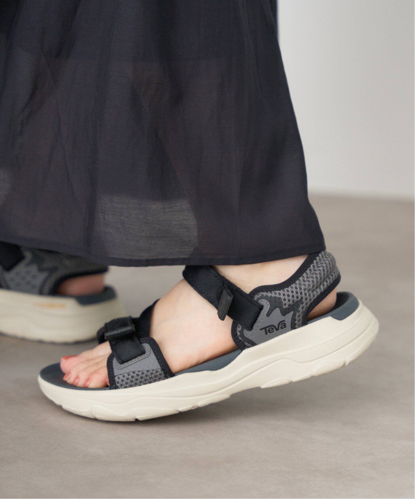 【イエナ/IENA】のTeva/テバ 別注 ZYMIC サンダル インテリア・キッズ・メンズ・レディースファッション・服の通販 founy(ファニー) 　ファッション　Fashion　レディースファッション　Ladies' Fashion Online　サンダル　Sandals　スポーツ　Sports　モダン　Modern　人気　Popularity　別注　Special Order　夏　Summer　定番　Standard　ブラック|ID: prp329100004524969 ipo3291000000032592813