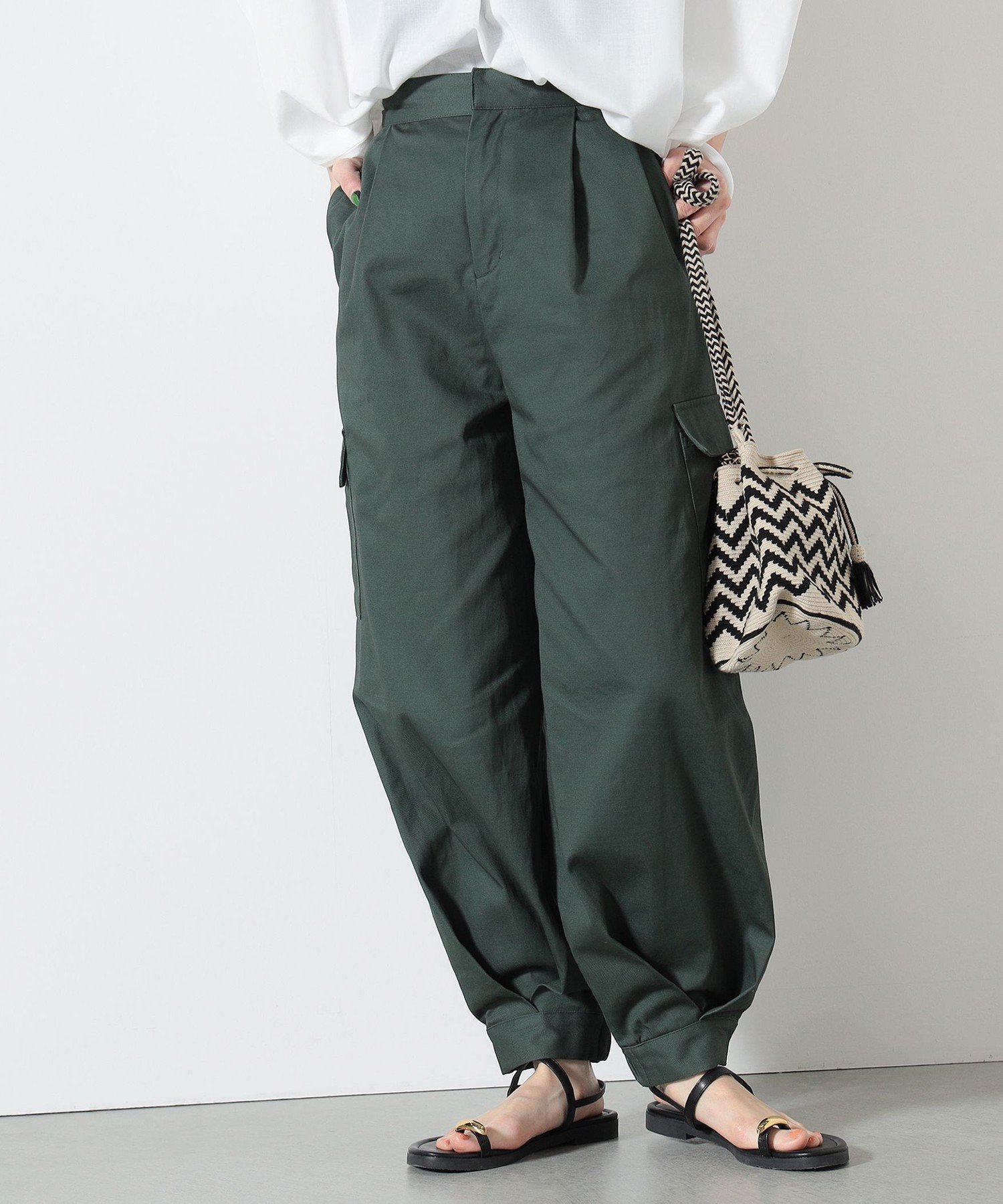 【その他のブランド/Other】のタック カーゴパンツ インテリア・キッズ・メンズ・レディースファッション・服の通販 founy(ファニー) 　ファッション　Fashion　レディースファッション　WOMEN　パンツ　Pants　ウェーブ　Wave　春　Spring　カーゴパンツ　Cargo Pants　サンダル　Sandals　トレンド　Trend　人気　Popularity　パッチ　Patch　フィット　Fit　フラップ　Flap　ポケット　Pocket　楽ちん　Easy　S/S・春夏　Ss・Spring/Summer　おすすめ　Recommend　夏　Summer　GREEN|ID: prp329100004524975 ipo3291000000032005470