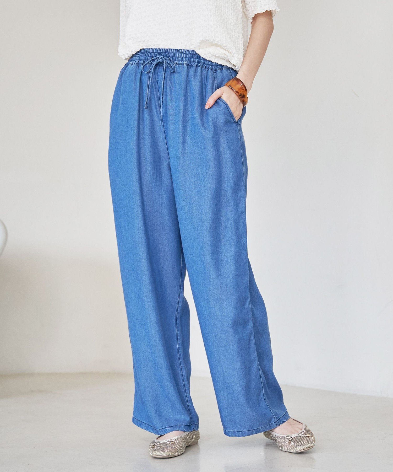 【コーエン/COEN】のライトデニムイージーワイドパンツ 人気、トレンドファッション・服の通販 founy(ファニー) 　ファッション　Fashion　レディースファッション　Ladies' Fashion Online　パンツ　Pants　おすすめ　Recommend　サロペット　Overalls　シンプル　Simple　デニム　Denim　ドローストリング　Drawstring　ポケット　Pocket　リゾート　Resort　リラックス　Relax　ワイド　Wide　旅行　Travel　 other-1|ID: prp329100004525031 ipo3291000000032610947