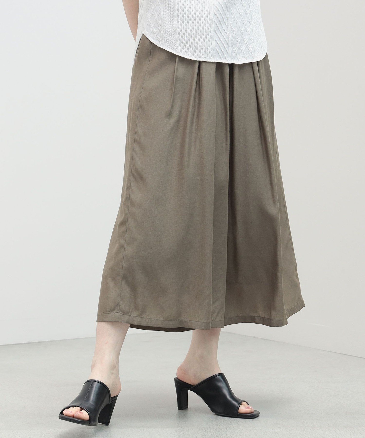 【その他のブランド/Other】のクレープ ワイドパンツ インテリア・キッズ・メンズ・レディースファッション・服の通販 founy(ファニー) 　ファッション　Fashion　レディースファッション　WOMEN　パンツ　Pants　カットソー　Cut And Sew　クロップド　Cropped　ドレープ　Drape　フロント　Front　リラックス　Relax　ワイド　Wide　OLIVE|ID: prp329100004525079 ipo3291000000032005950