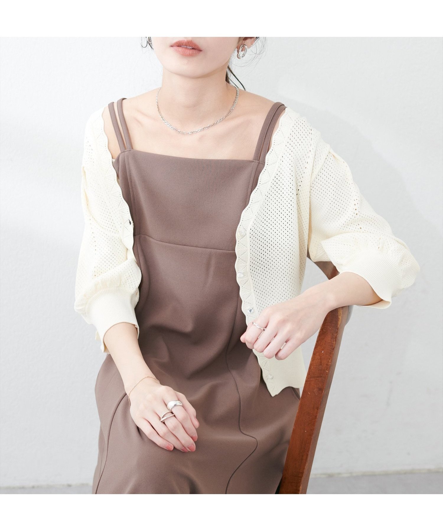 【ナチュラルクチュール/natural couture】の【WEB限定】メッシュ編みクリア釦カーディガン インテリア・キッズ・メンズ・レディースファッション・服の通販 founy(ファニー) 　ファッション　Fashion　レディースファッション　WOMEN　トップス・カットソー　Tops/Tshirt　カーディガン　Cardigans　2025年　2025　2025春夏・S/S　Ss,Spring/Summer,2025　おすすめ　Recommend　インナー　Inner　カーディガン　Cardigan　キャミソール　Camisole　キャミワンピース　Cami Dress　スカラップ　Scalloped　ダウン　Down　デニム　Denim　ノースリーブ　No Sleeve　フェミニン　Feminine　ポケット　Pocket　メッシュ　Mesh　羽織　Haori　アイボリー|ID: prp329100004525359 ipo3291000000032007119