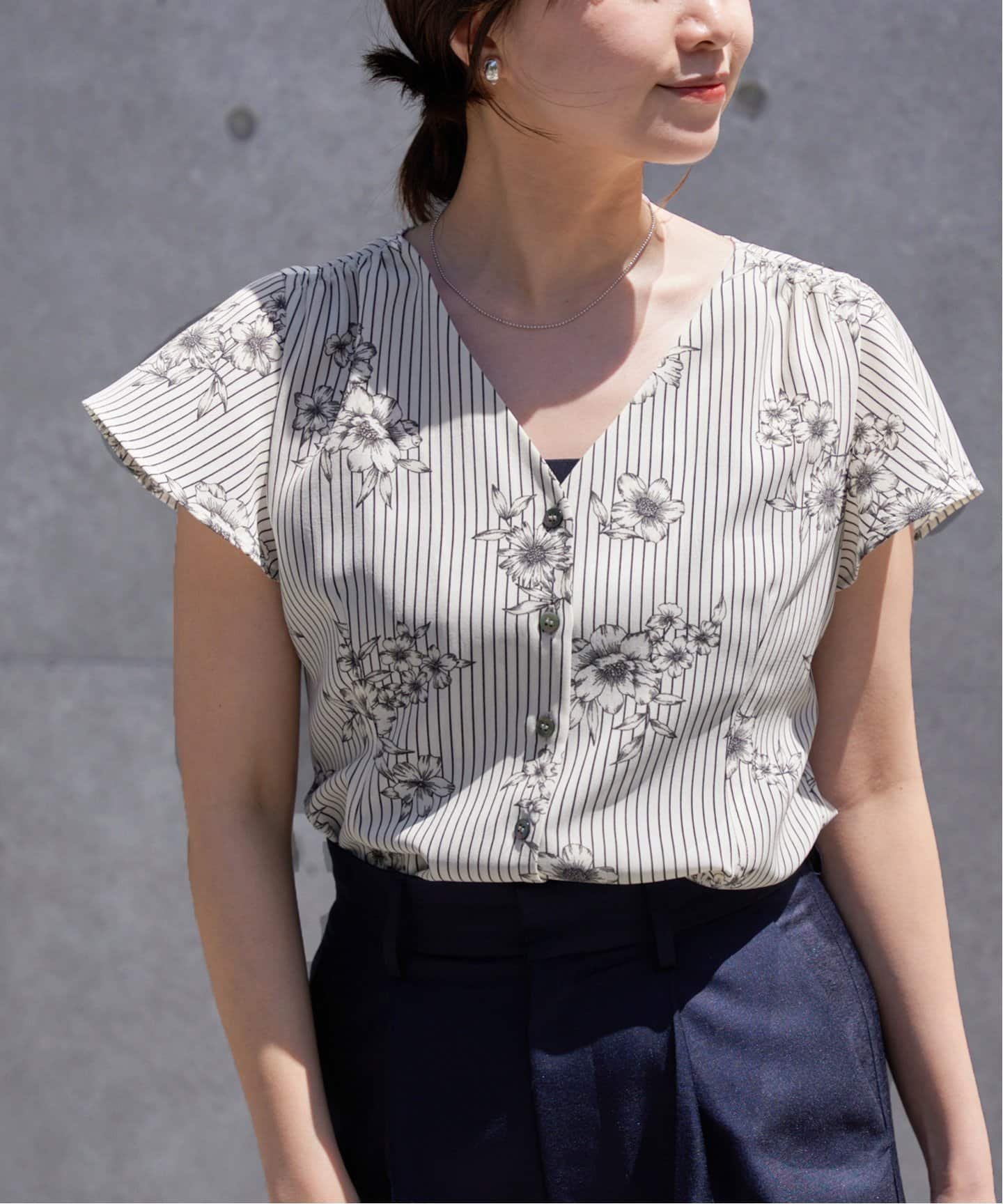 【イエナ/IENA】の《追加》ストライプフラワー 前ボタンVネックブラウス 人気、トレンドファッション・服の通販 founy(ファニー) 　ファッション　Fashion　レディースファッション　WOMEN　トップス・カットソー　Tops/Tshirt　シャツ/ブラウス　Shirts/Blouses　Vネック　V-Neck　2025年　2025　2025春夏・S/S　Ss,Spring/Summer,2025　ストライプ　Stripe　フラワー　Flower　 other-1|ID: prp329100004525482 ipo3291000000032007691