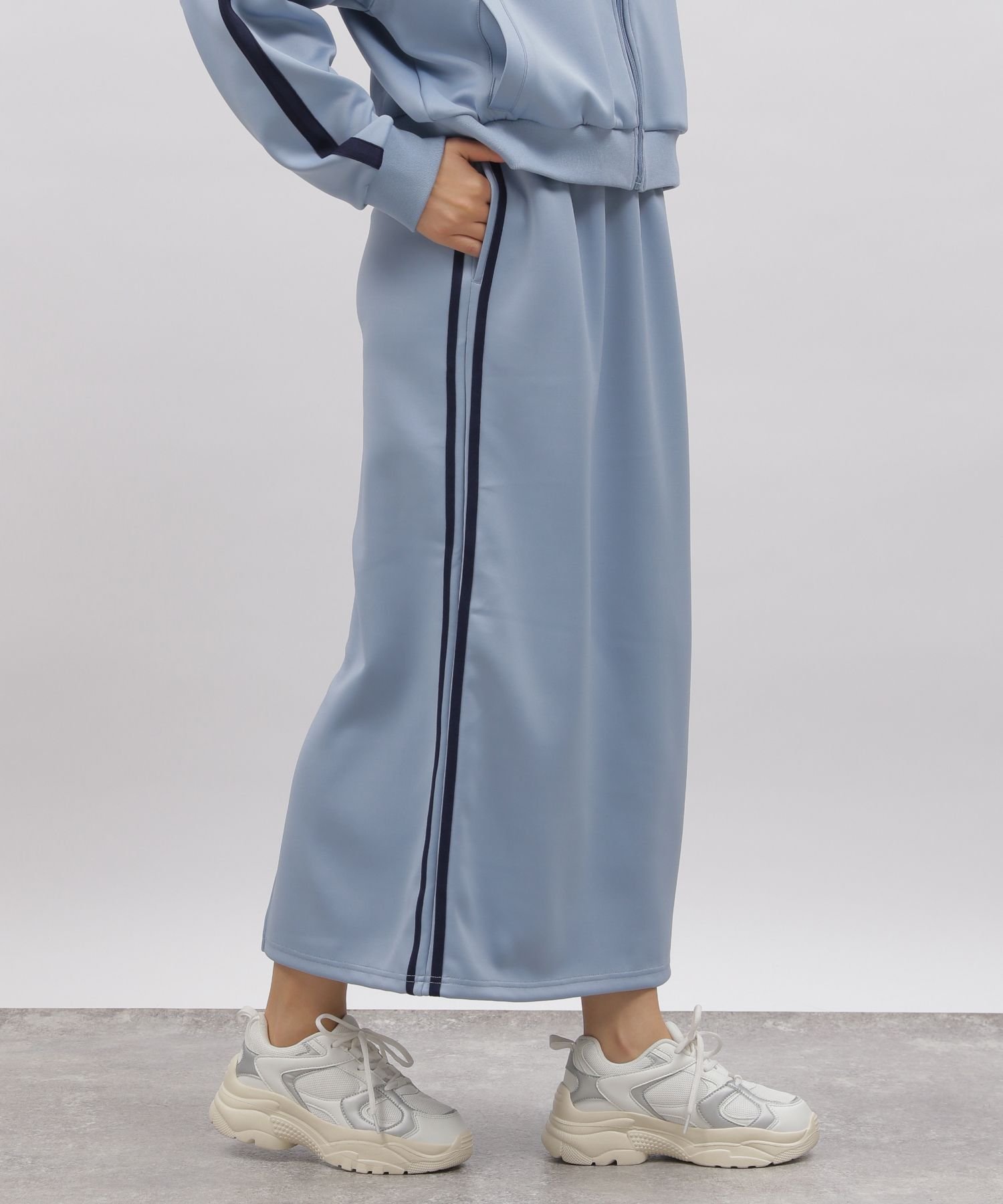 【ラコレ/LAKOLE】のトラックタイトスカート インテリア・キッズ・メンズ・レディースファッション・服の通販 founy(ファニー) 　ファッション　Fashion　レディースファッション　WOMEN　スカート　Skirt　おすすめ　Recommend　なめらか　Smooth　ジャージ　Jersey　スリット　Slit　トレンド　Trend　ベーシック　Basic　ボトム　Bottom　ライトブルー82|ID: prp329100004525982 ipo3291000000032009760