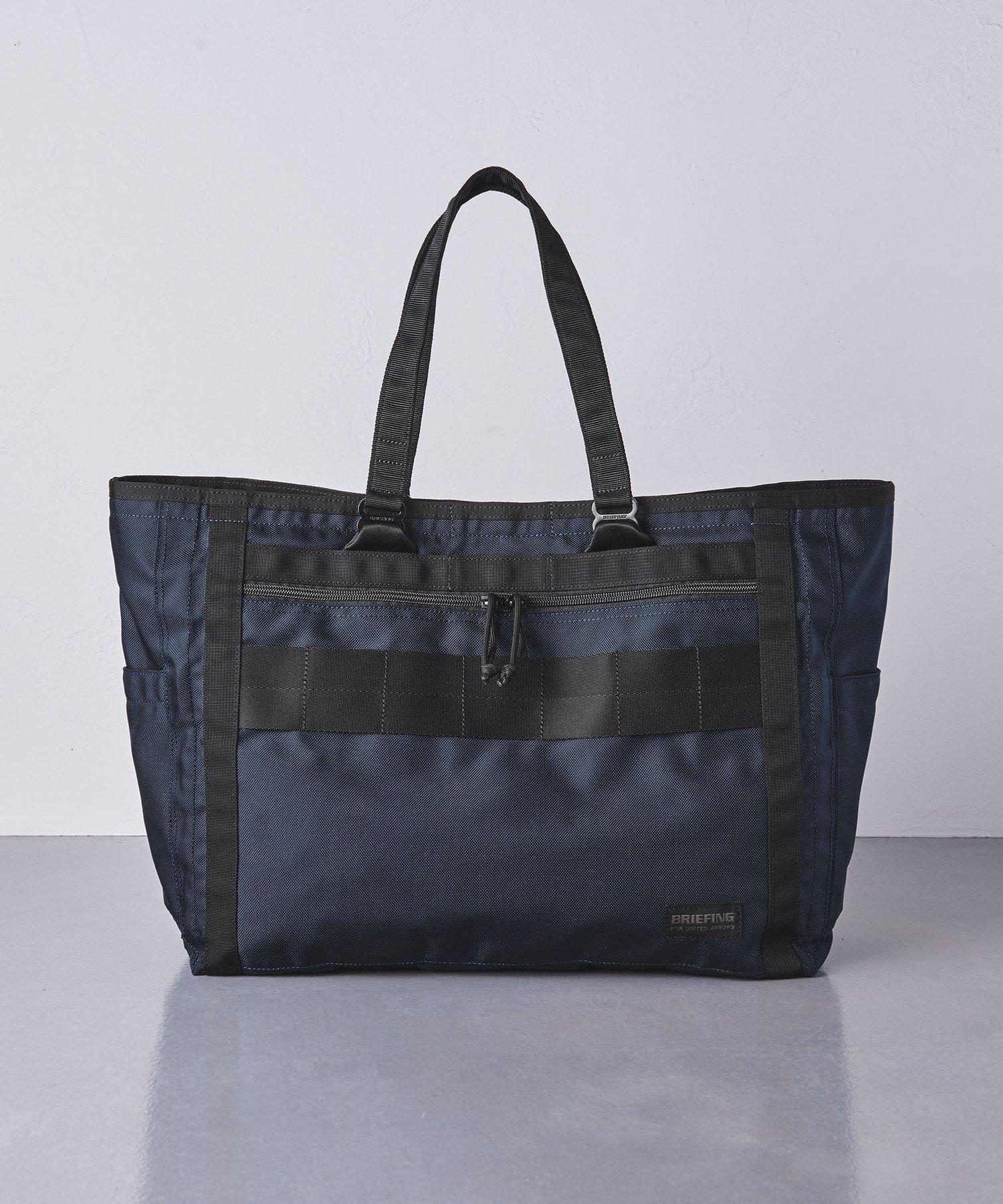 【ユナイテッドアローズ/UNITED ARROWS / MEN】の【別注】 BRIEFING THE TOTE/トートバッグ インテリア・キッズ・メンズ・レディースファッション・服の通販 founy(ファニー) 　ファッション　Fashion　メンズファッション　Fashion for Men　バッグ　Bags　トートバッグ / 通勤・大容量バッグ　Tote Bags　傘　Umbrella, Parasol　ジャケット　Jacket, Outerwear　スーツ　Suit, Formalwear　セットアップ　Set-Up, Coordinated Outfit　トラベル　Travel, Travel Gear　ドレス　Dress, One-Piece　人気　Popular, Best Seller　フィット　Fit, Slim Fit　ポケット　Pocket, Pocket Detail　別注　Limited Edition, Custom Order　ミリタリー　Military, Army Style　ワーク　Workwear, Utility Style　旅行　Travel　ビジネス 仕事 通勤　Business / Work / Commuting　NAVY|ID: prp329100004526156 ipo3291000000032742701
