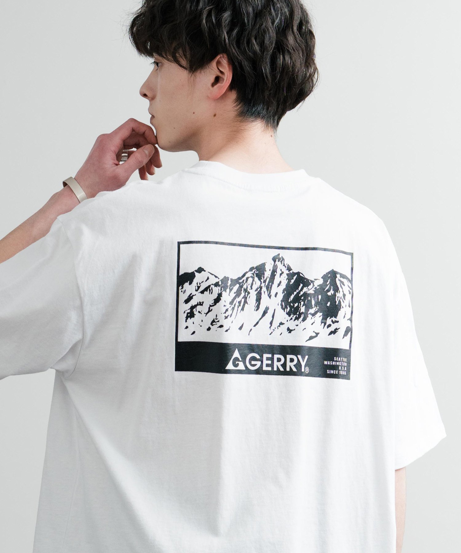 【ロッキーモンロー/Rocky Monroe】のGERRY ワンポイントロゴ刺繍バックプリント半袖Tシャツ インテリア・キッズ・メンズ・レディースファッション・服の通販 founy(ファニー) 　ファッション　Fashion　レディースファッション　WOMEN　トップス・カットソー　Tops/Tshirt　シャツ/ブラウス　Shirts/Blouses　ロング / Tシャツ　T-Shirts　バッグ　Bag　アウトドア　Outdoor　スラックス　Slacks　デニム　Denim　トレンド　Trend　バランス　Balance　パターン　Pattern　プリント　Print　ベーシック　Basic　半袖　Short Sleeve　メンズ　Mens　リラックス　Relax　ロング　Long　ワイド　Wide　ワンポイント　One Point　再入荷　Restock/Back In Stock/Re Arrival　おすすめ　Recommend　A1.ホワイト|ID: prp329100004526185 ipo3291000000032371343