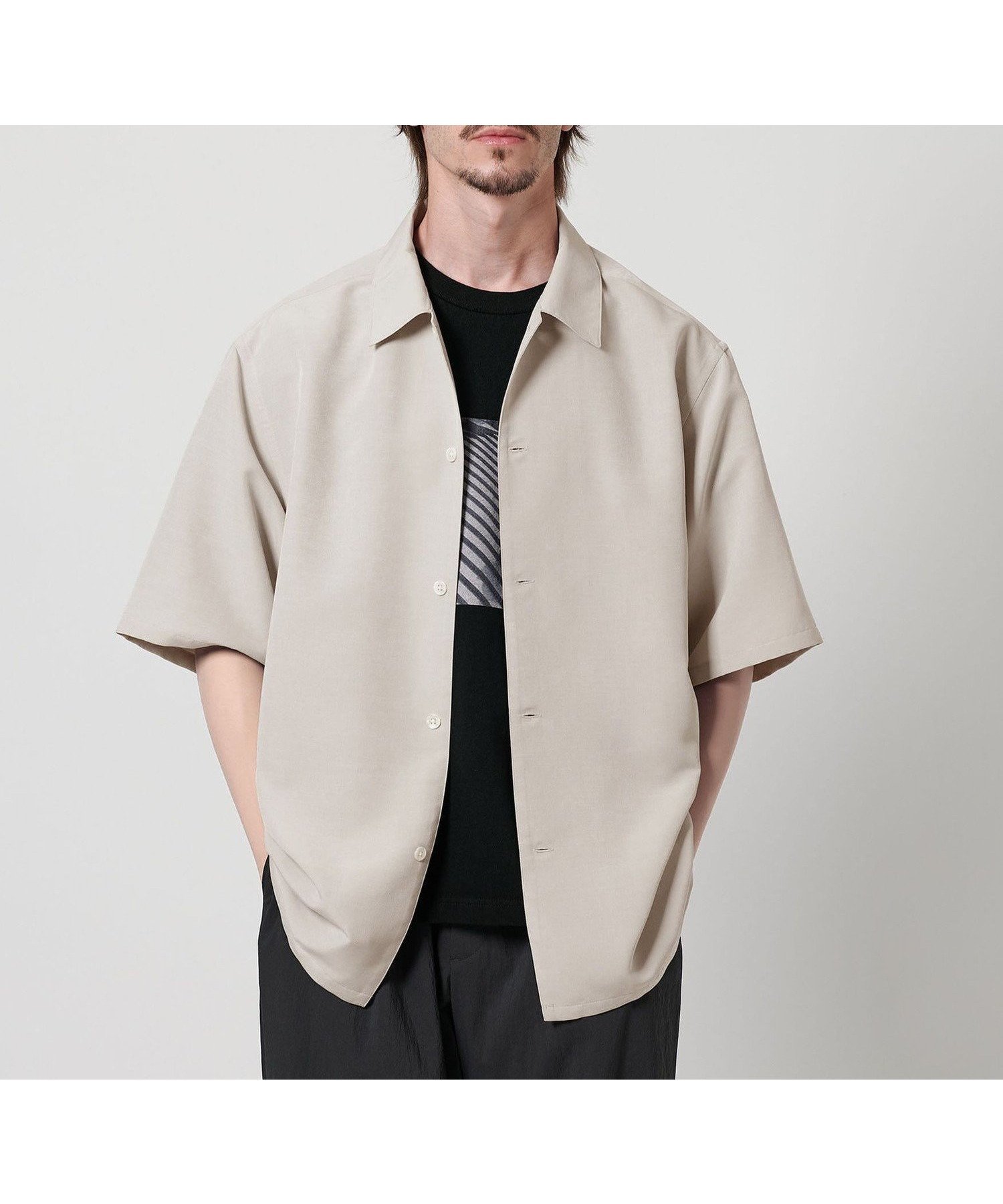 【ビューティ&ユース ユナイテッドアローズ/BEAUTY&YOUTH / UNITED ARROWS / MEN】のシルキータッチ キャンプカラー フォルム シャツ インテリア・キッズ・メンズ・レディースファッション・服の通販 founy(ファニー) 　ファッション　Fashion　メンズファッション　Fashion for Men　インナー　Innerwear　ショーツ　Shorts, Short Pants　シルク　Silk, 100% Silk　スタンダード　Standard, Basic　スラックス　Slacks, Dress Pants　トラベル　Travel, Travel Gear　トレンド　Trend, Trending Now　バランス　Balance, Style Balance　フォルム　Silhouette, Form　ベーシック　Basic, Essential　半袖　Short Sleeve, Half Sleeve　モダン　Modern, Contemporary　ワイド　Wide, Wide Fit　おすすめ　Recommended / Our Picks　夏　Summer　旅行　Travel　エレガント 上品　Elegant　LT.GRAY|ID: prp329100004526289 ipo3291000000032627781