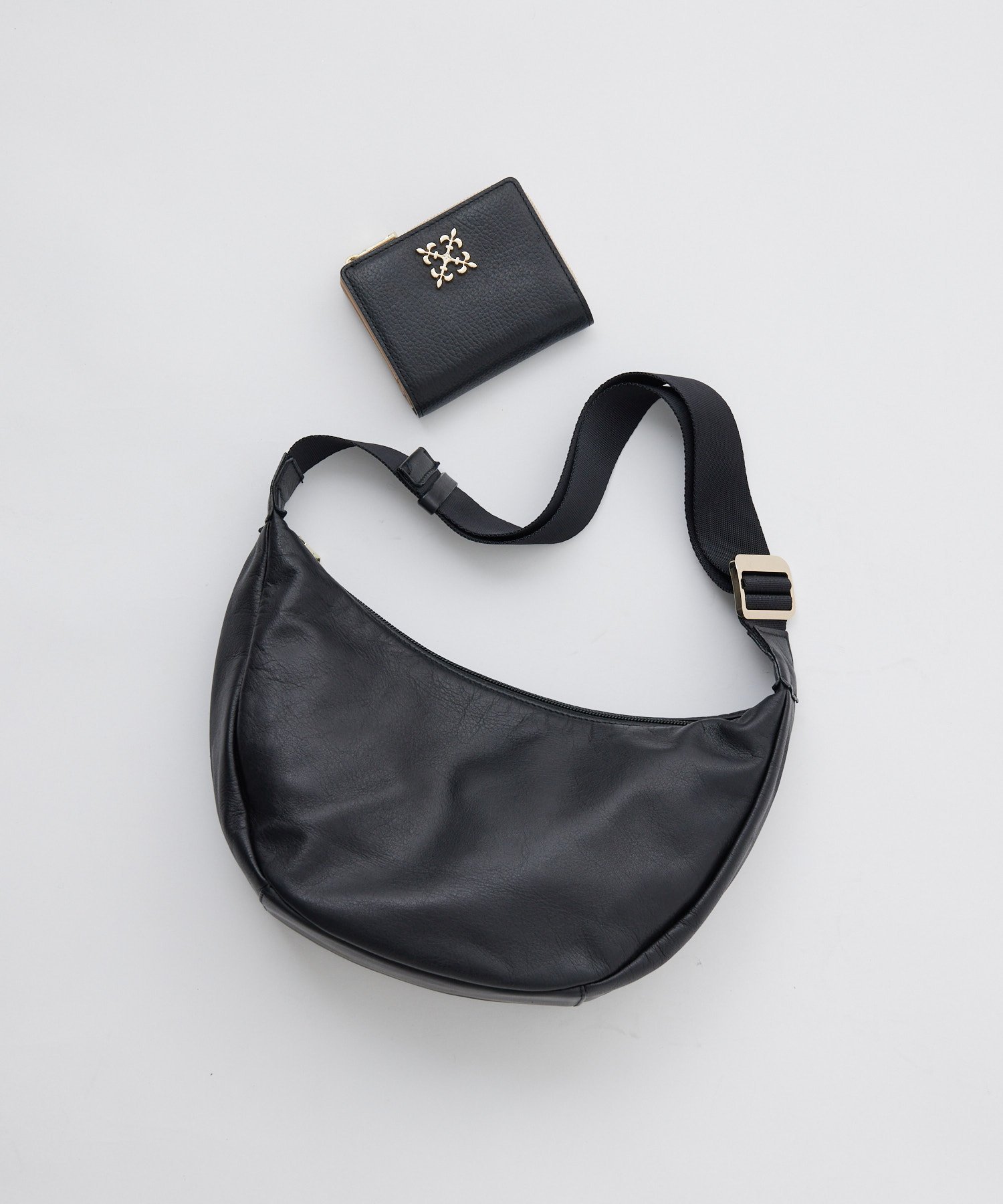 【ラシット/russet】のショルダー人気NO.1 【名品】ソフトレザーラウンドショルダーバッグ インテリア・キッズ・メンズ・レディースファッション・服の通販 founy(ファニー) 　ファッション　Fashion　レディースファッション　WOMEN　バッグ　Bag　軽量　Lightweight　ショルダー　Shoulder　シンプル　Simple　スマート　Smart　財布　Wallet　トレンド　Trend　定番　Standard　人気　Popularity　ハーフ　Half　フィット　Fit　フォルム　Form　ポケット　Pocket　ラウンド　Round　日本製　Made In Japan　ブラック|ID: prp329100004526315 ipo3291000000032011299