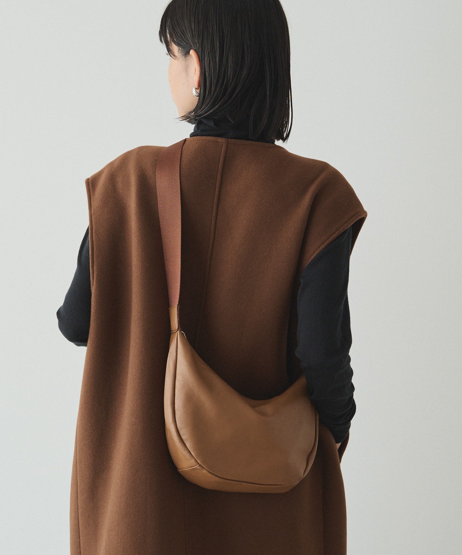 【ラシット/russet】の【BF15%OFFクーポン対象】ソフトレザーラウンドショルダーバッグ インテリア・キッズ・メンズ・レディースファッション・服の通販 founy(ファニー) 　ファッション　Fashion　レディースファッション　Fashion for Women　バッグ　Bags　コンパクト　Compact, Small Size　ショルダー　Shoulder, Shoulder Strap　シルバー　Silver, Metallic Silver　シンプル　Simple, Minimal　トレンド　Trend, Trending Now　人気　Popular, Best Seller　ハーフ　Half, Half-Length　フィット　Fit, Slim Fit　フォルム　Silhouette, Form　ベーシック　Basic, Essential　ポケット　Pocket, Pocket Detail　日本製　Made In Japan　エレガント 上品　Elegant　ブラウン|ID: prp329100004526315 ipo3291000000034638039