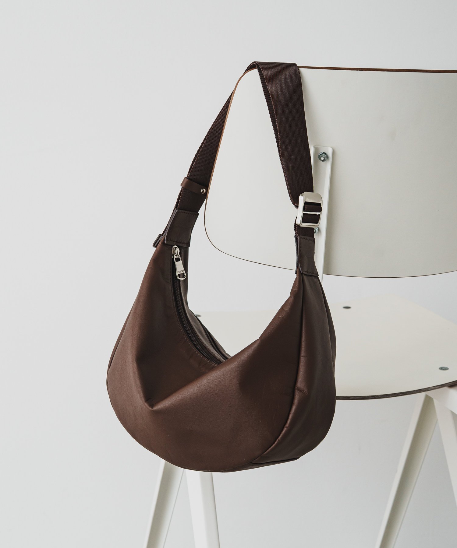 【ラシット/russet】の【BF15%OFFクーポン対象】ソフトレザーラウンドショルダーバッグ インテリア・キッズ・メンズ・レディースファッション・服の通販 founy(ファニー) 　ファッション　Fashion　レディースファッション　Fashion for Women　バッグ　Bags　コンパクト　Compact, Small Size　ショルダー　Shoulder, Shoulder Strap　シルバー　Silver, Metallic Silver　シンプル　Simple, Minimal　トレンド　Trend, Trending Now　人気　Popular, Best Seller　ハーフ　Half, Half-Length　フィット　Fit, Slim Fit　フォルム　Silhouette, Form　ベーシック　Basic, Essential　ポケット　Pocket, Pocket Detail　日本製　Made In Japan　エレガント 上品　Elegant　ダークブラウン|ID: prp329100004526315 ipo3291000000034638040