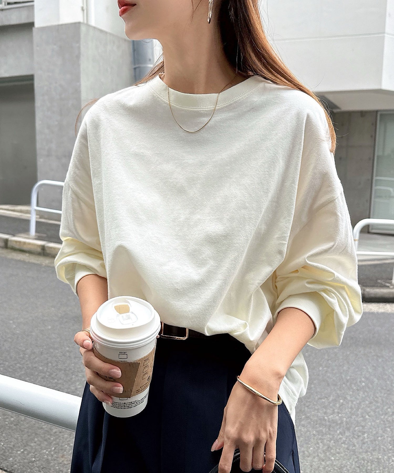 【アンドミー/andme】の無地 ボーダー コットン ボリューム袖 Tシャツ インテリア・キッズ・メンズ・レディースファッション・服の通販 founy(ファニー) 　ファッション　Fashion　レディースファッション　Fashion for Women　トップス・カットソー　Cut & Sew Tops　シャツ・ブラウス・オフィスカジュアル　Elegant Blouses & Button-Ups　ロングTシャツ・Tシャツ　Longline T-Shirts & Tees　おすすめ　Recommended / Our Picks　ショルダー　Shoulder, Shoulder Strap　トレンド　Trend, Trending Now　ドロップ　Drop Shoulder, Dropped Style　バランス　Balance, Style Balance　ベーシック　Basic, Essential　ボーダー　Border, Stripe　人気　Popular, Best Seller　無地　Plain, Solid Color　エクリュ|ID: prp329100004526343 ipo3291000000033594633