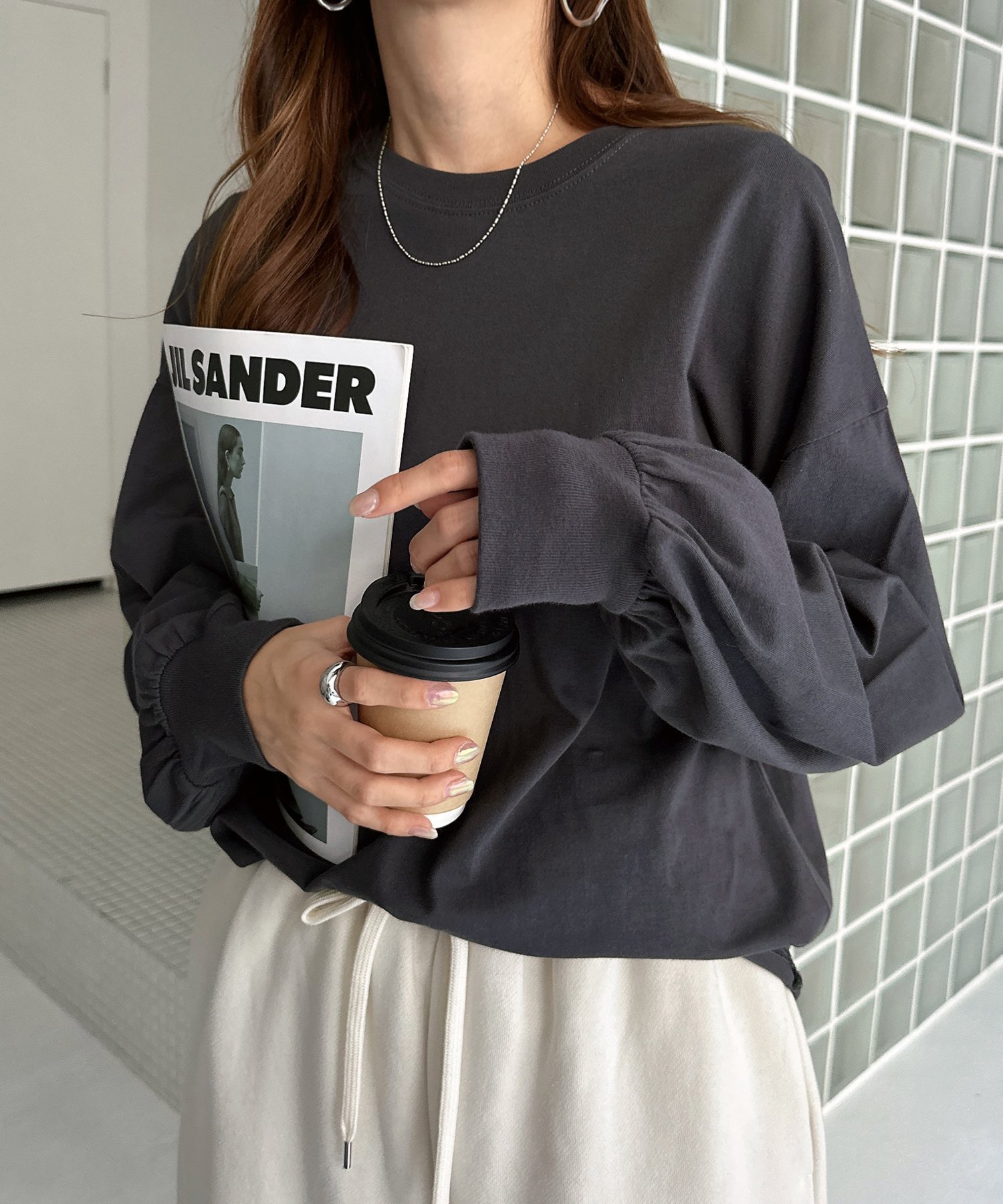 【アンドミー/andme】の無地 ボーダー コットン ボリューム袖 Tシャツ インテリア・キッズ・メンズ・レディースファッション・服の通販 founy(ファニー) 　ファッション　Fashion　レディースファッション　Fashion for Women　トップス・カットソー　Cut & Sew Tops　シャツ・ブラウス・オフィスカジュアル　Elegant Blouses & Button-Ups　ロングTシャツ・Tシャツ　Longline T-Shirts & Tees　おすすめ　Recommended / Our Picks　ショルダー　Shoulder, Shoulder Strap　トレンド　Trend, Trending Now　ドロップ　Drop Shoulder, Dropped Style　バランス　Balance, Style Balance　ベーシック　Basic, Essential　ボーダー　Border, Stripe　人気　Popular, Best Seller　無地　Plain, Solid Color　チャコールグレー|ID: prp329100004526343 ipo3291000000033594634