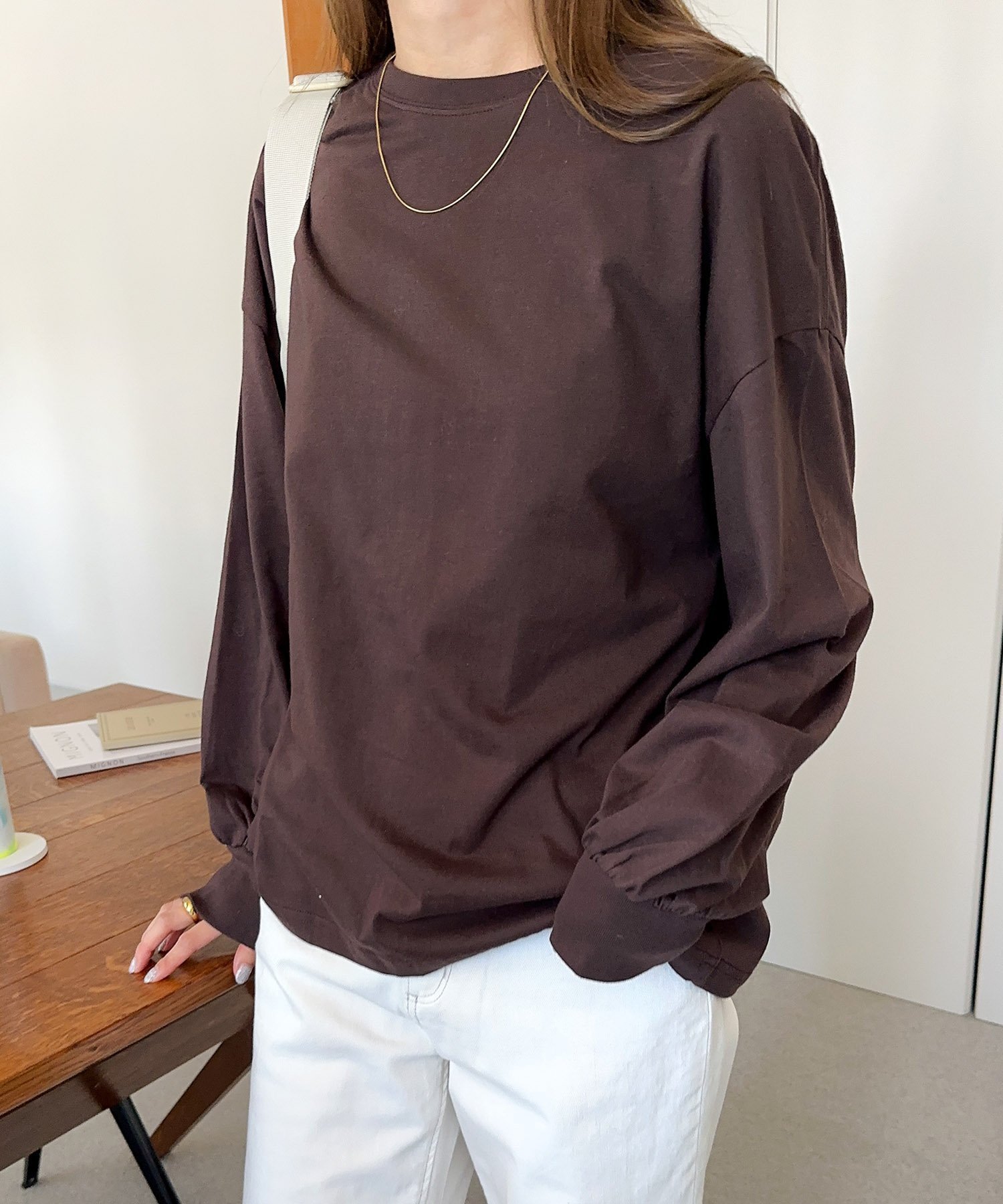 【アンドミー/andme】の無地 ボーダー コットン ボリューム袖 Tシャツ インテリア・キッズ・メンズ・レディースファッション・服の通販 founy(ファニー) 　ファッション　Fashion　レディースファッション　Fashion for Women　トップス・カットソー　Cut & Sew Tops　シャツ・ブラウス・オフィスカジュアル　Elegant Blouses & Button-Ups　ロングTシャツ・Tシャツ　Longline T-Shirts & Tees　おすすめ　Recommended / Our Picks　ショルダー　Shoulder, Shoulder Strap　トレンド　Trend, Trending Now　ドロップ　Drop Shoulder, Dropped Style　バランス　Balance, Style Balance　ベーシック　Basic, Essential　ボーダー　Border, Stripe　人気　Popular, Best Seller　無地　Plain, Solid Color　ブラウン|ID: prp329100004526343 ipo3291000000033594636