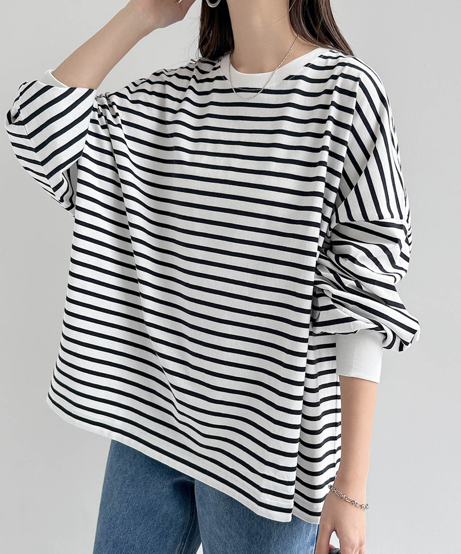 【アンドミー/andme】の無地 ボーダー コットン ボリューム袖 Tシャツ インテリア・キッズ・メンズ・レディースファッション・服の通販 founy(ファニー) 　ファッション　Fashion　レディースファッション　Fashion for Women　トップス・カットソー　Cut & Sew Tops　シャツ・ブラウス・オフィスカジュアル　Elegant Blouses & Button-Ups　ロングTシャツ・Tシャツ　Longline T-Shirts & Tees　おすすめ　Recommended / Our Picks　ショルダー　Shoulder, Shoulder Strap　トレンド　Trend, Trending Now　ドロップ　Drop Shoulder, Dropped Style　バランス　Balance, Style Balance　ベーシック　Basic, Essential　ボーダー　Border, Stripe　人気　Popular, Best Seller　無地　Plain, Solid Color　オフホワイト×ブラック|ID: prp329100004526343 ipo3291000000033594645
