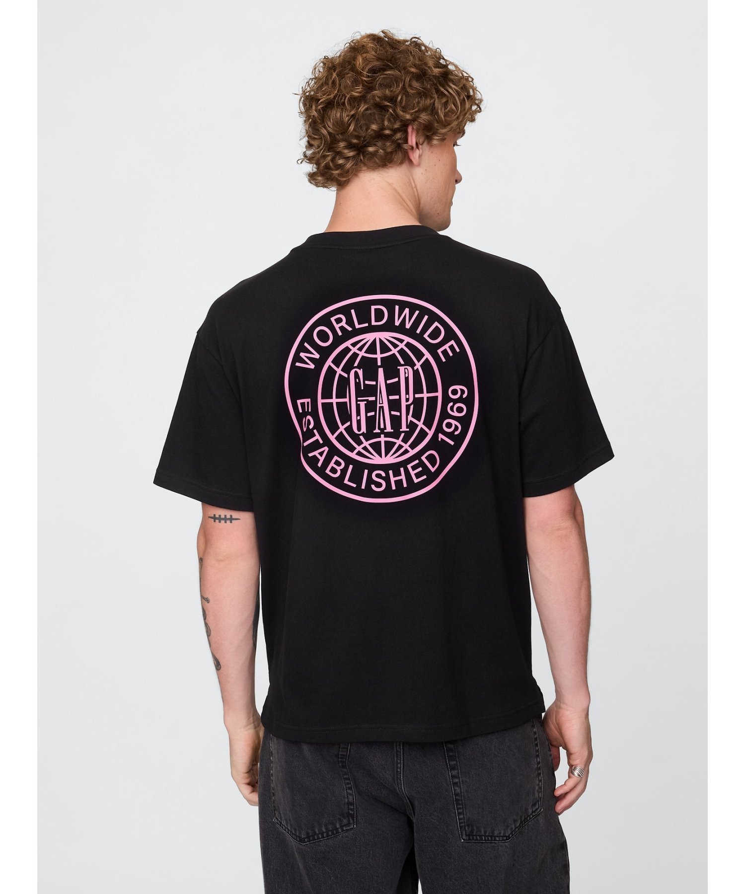 【ギャップ/GAP】のGAPワールドロゴTシャツ インテリア・キッズ・メンズ・レディースファッション・服の通販 founy(ファニー) 　ファッション　Fashion　レディースファッション　WOMEN　トップス・カットソー　Tops/Tshirt　シャツ/ブラウス　Shirts/Blouses　ロング / Tシャツ　T-Shirts　ショート　Short　スリーブ　Sleeve　デニム　Denim　フォルム　Form　プリント　Print　TRUE_BLACK_V2|ID: prp329100004526370 ipo3291000000032011529