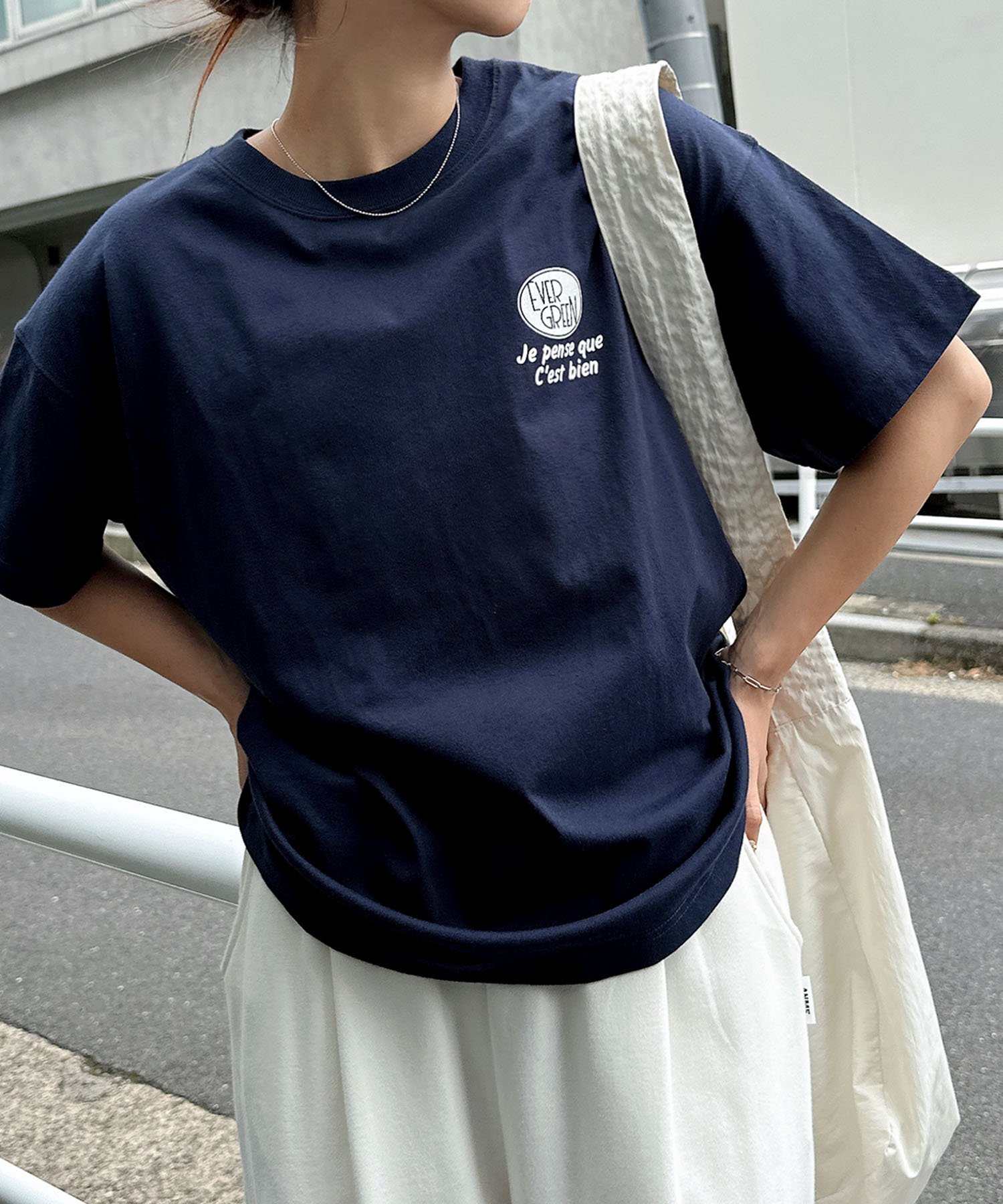 【アンドミー/andme】のプリント ロゴ 刺繍 エンブロイダリー 半袖 Tシャツ インテリア・キッズ・メンズ・レディースファッション・服の通販 founy(ファニー) 　ファッション　Fashion　レディースファッション　Fashion for Women　トップス・カットソー　Cut & Sew Tops　シャツ・ブラウス・オフィスカジュアル　Elegant Blouses & Button-Ups　ロングTシャツ・Tシャツ　Longline T-Shirts & Tees　おすすめ　Recommended / Our Picks　エンブロイダリー　Embroidery Design　プリント　Print, Printed Pattern　ベーシック　Basic, Essential　ワンポイント　One Point, Statement Accent　人気　Popular, Best Seller　半袖　Short Sleeve, Half Sleeve　ネイビー|ID: prp329100004526404 ipo3291000000033504781