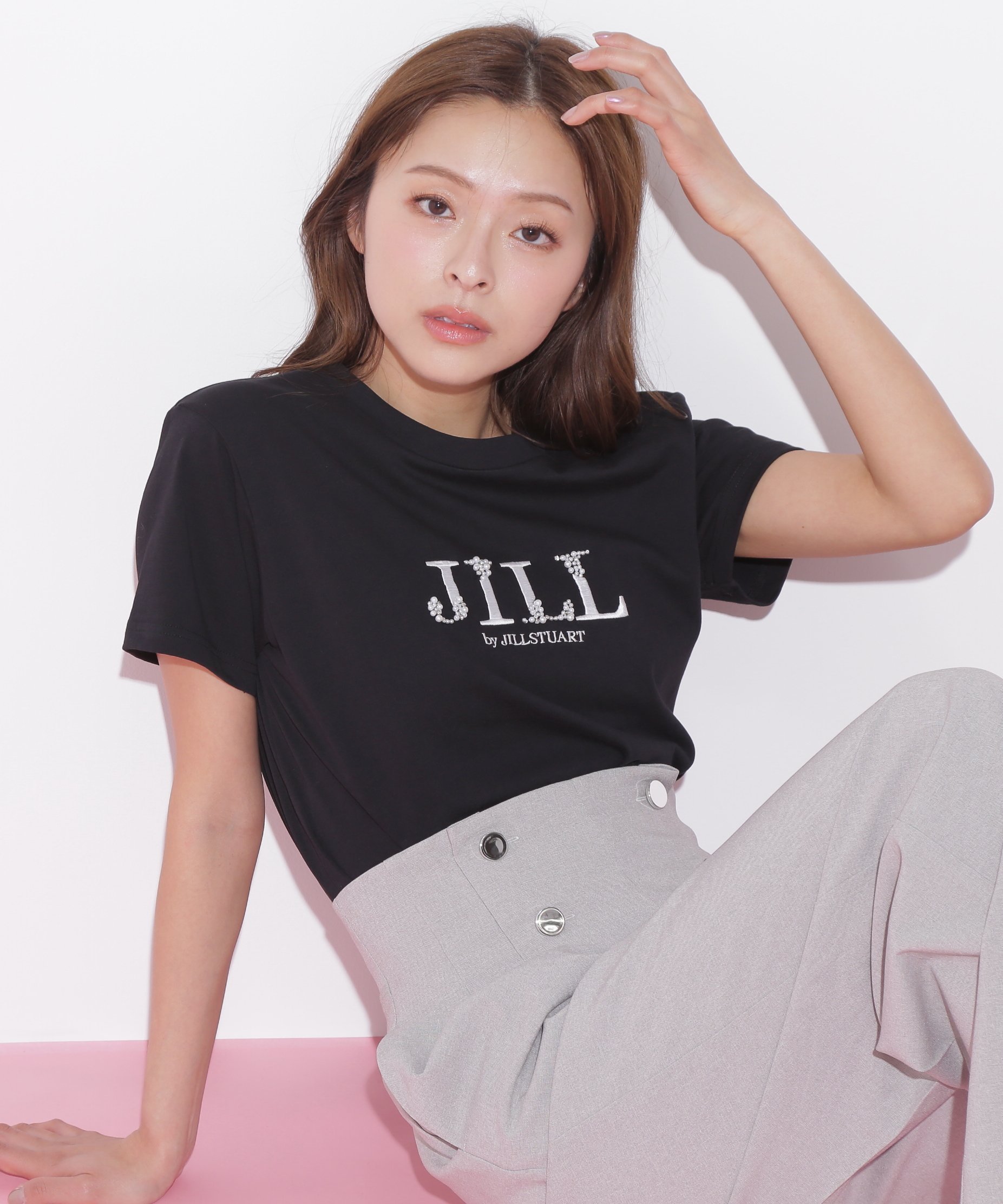 【ジルバイジルスチュアート/JILL by JILLSTUART】のオーガニックコットンビジューロゴTシャツ インテリア・キッズ・メンズ・レディースファッション・服の通販 founy(ファニー) 　ファッション　Fashion　レディースファッション　Fashion for Women　トップス・カットソー　Cut & Sew Tops　シャツ・ブラウス・オフィスカジュアル　Elegant Blouses & Button-Ups　ロングTシャツ・Tシャツ　Longline T-Shirts & Tees　パール　Pearl, Pearl Accent　人気　Popular, Best Seller　定番　Standard, Basic Item　ブラック|ID: prp329100004526434 ipo3291000000033675051